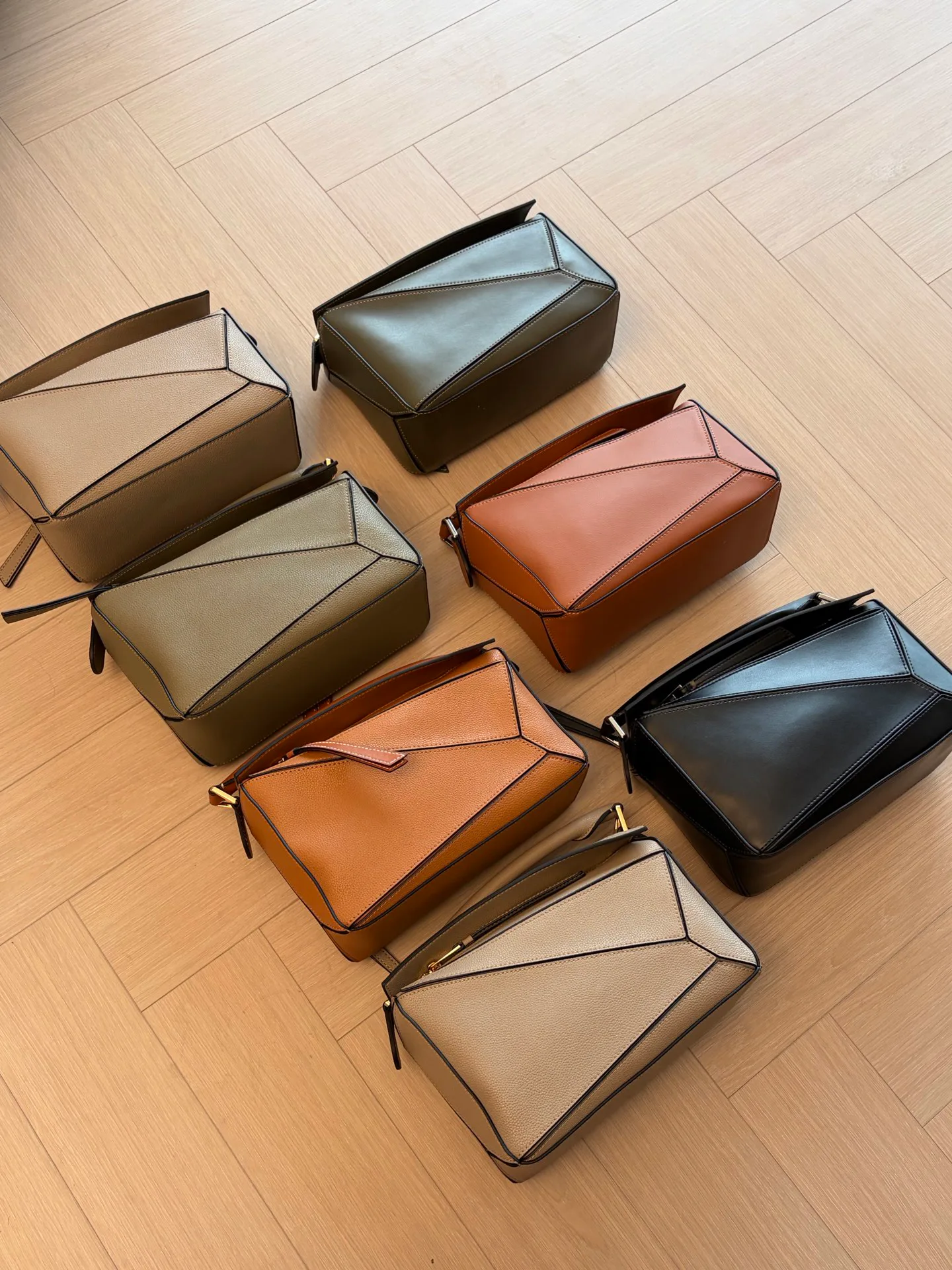 Women's Classic Handbags LOEWE 18064099