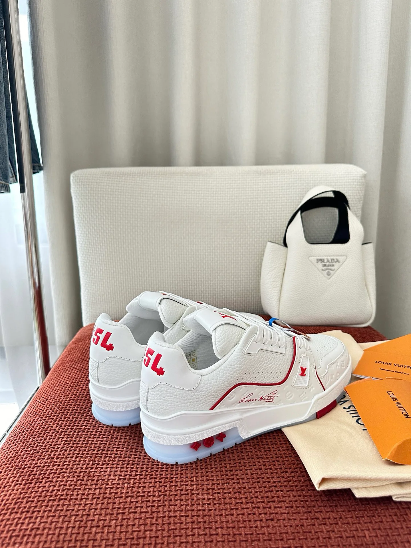 Women's Sneakers LOUIS VUITTON 17449366