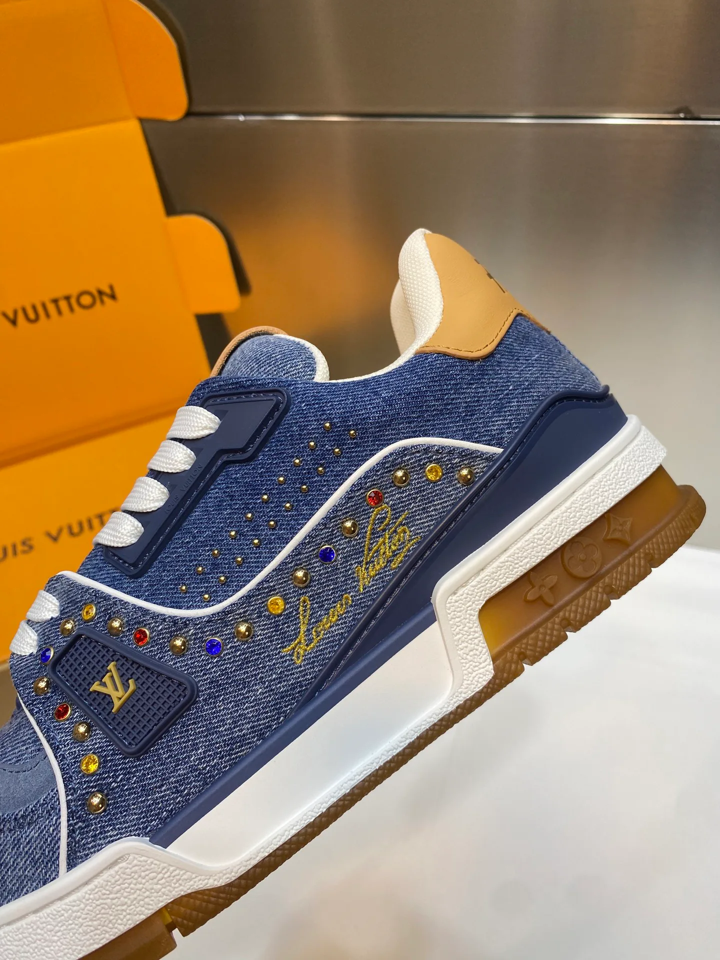 Women's Sneakers LOUIS VUITTON 17969006