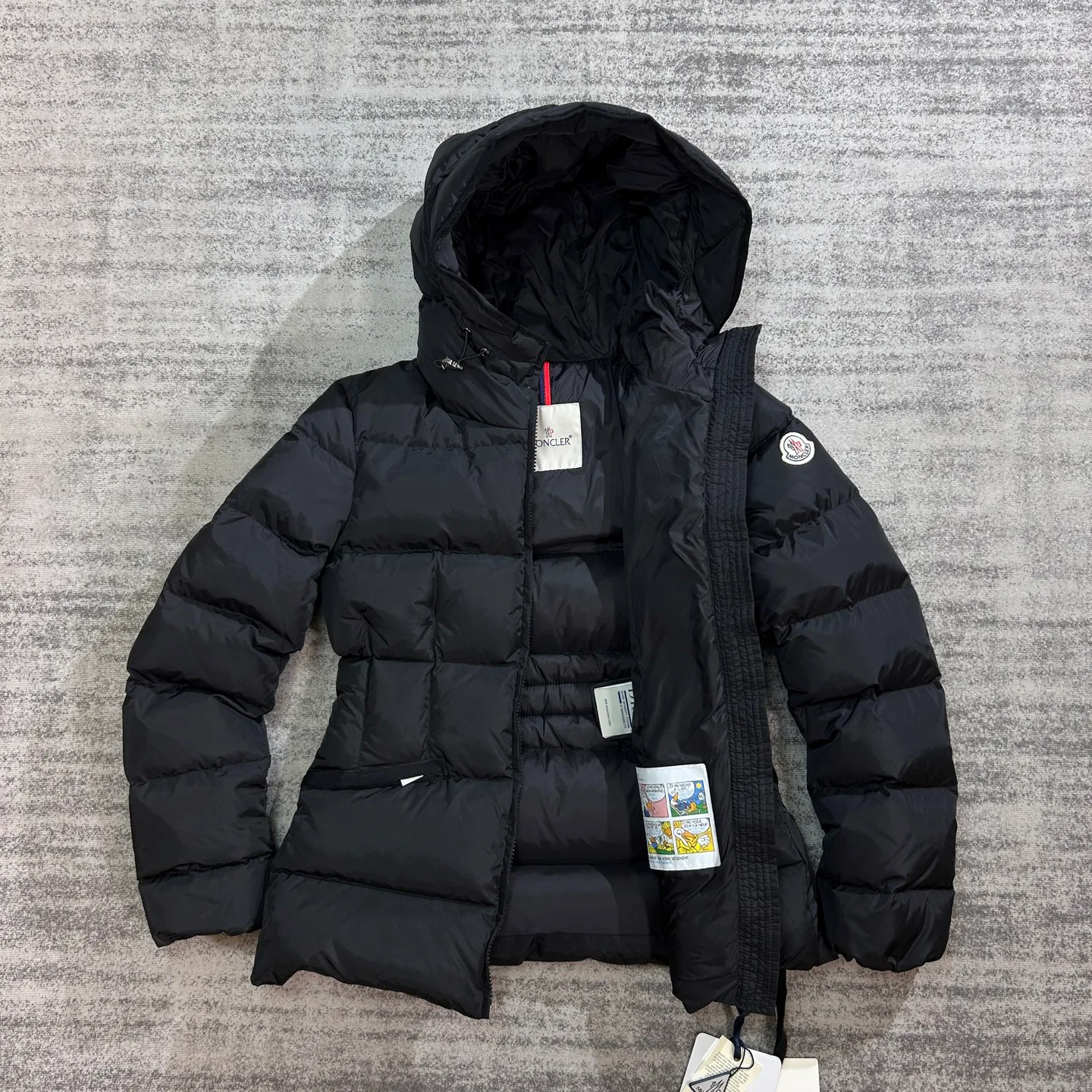 Women's Jackets And Down Jackets MONCLER 18133636