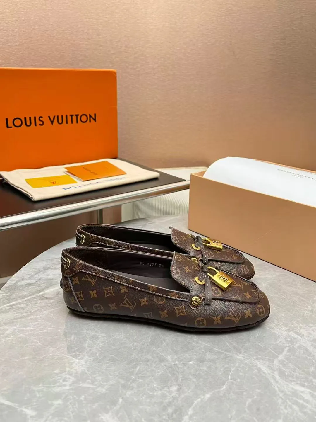 Women's Loafers And Moccasins LOUIS VUITTON 18104769