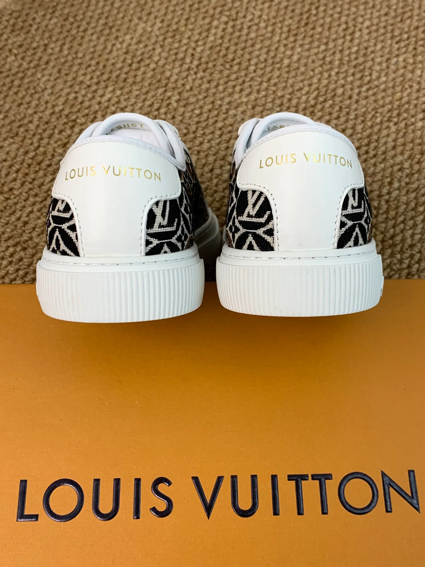 Women's Sneakers LOUIS VUITTON 17545201