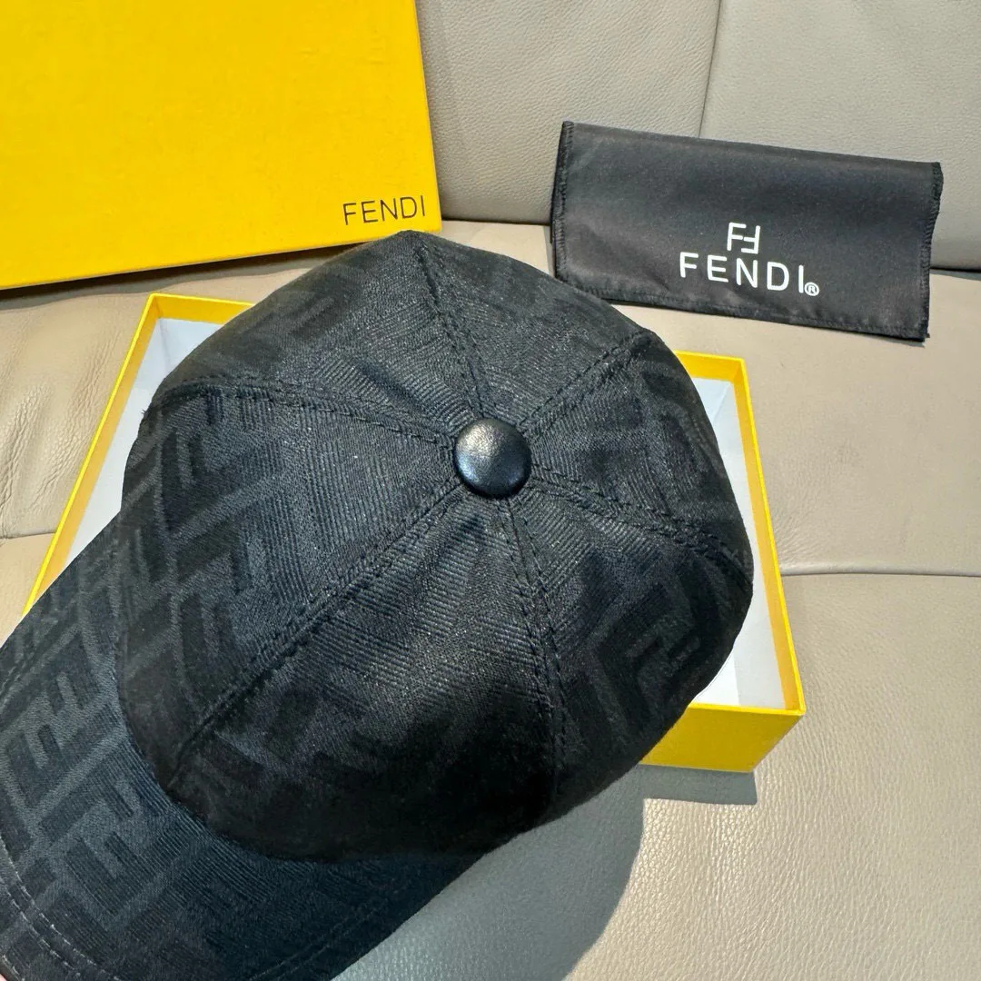 Hats FENDI 18105228