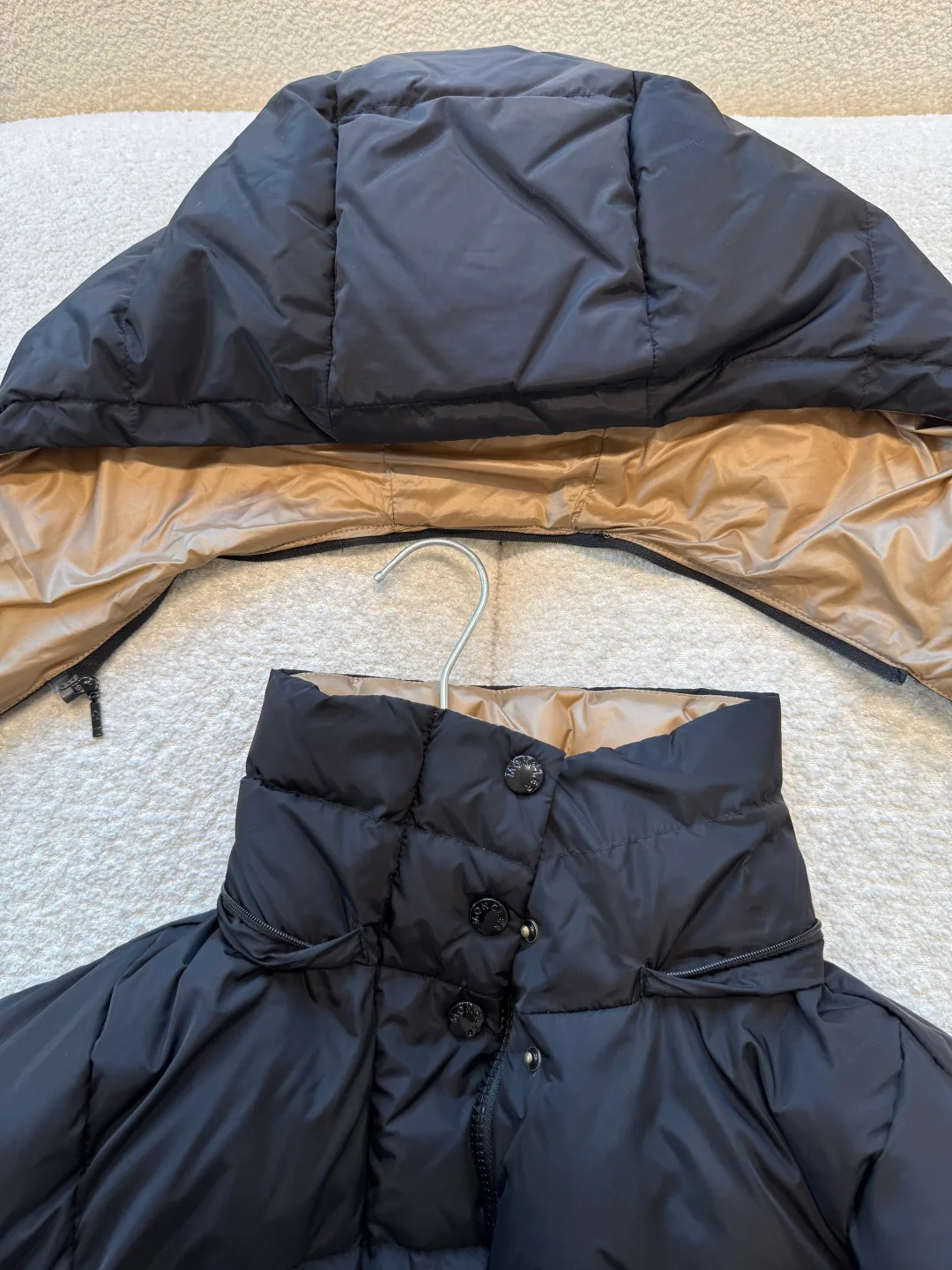 Women's Jackets And Down Jackets MONCLER 18189304