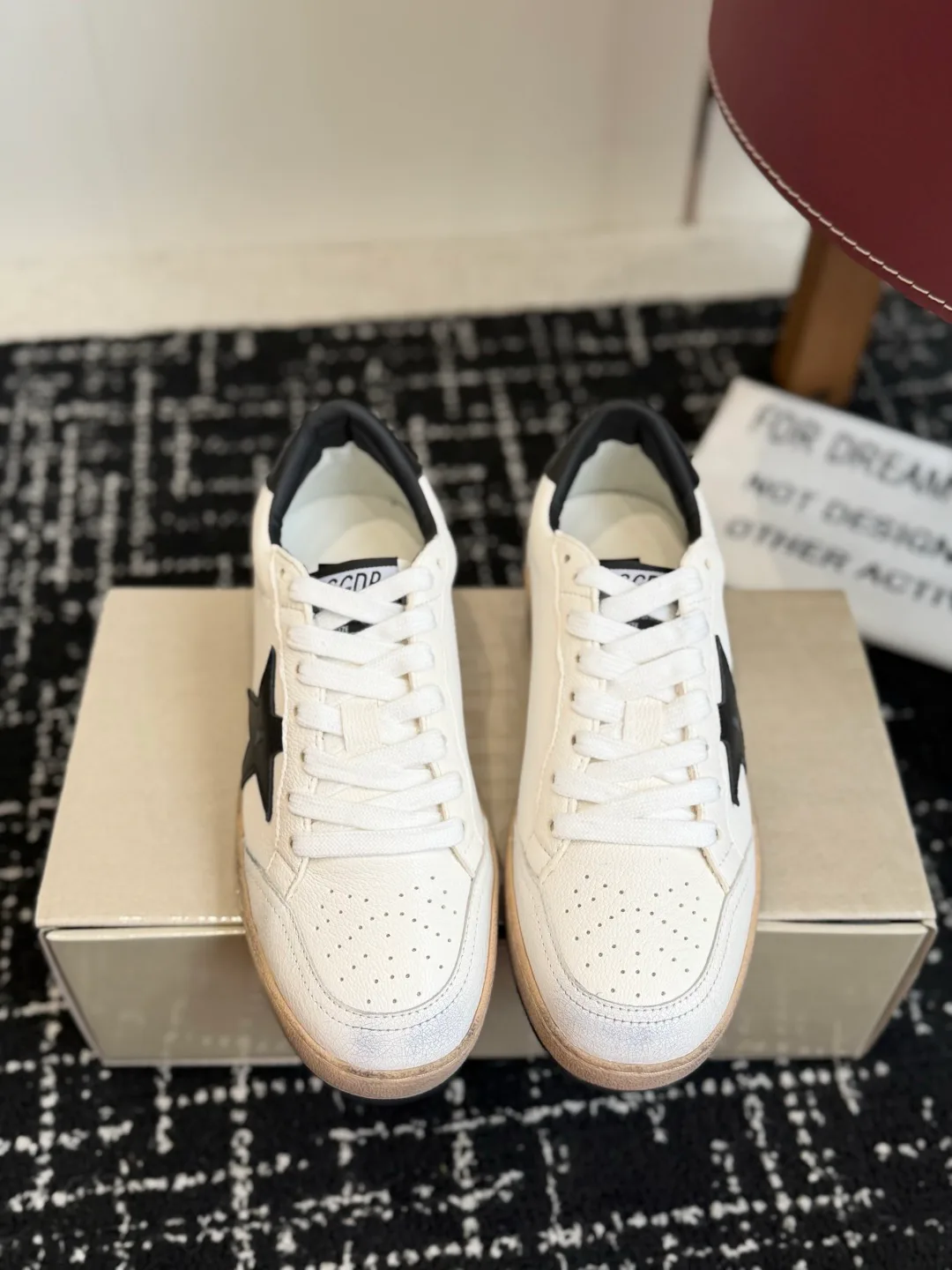 Women's Sneakers GOLDEN GOOSE 18305935