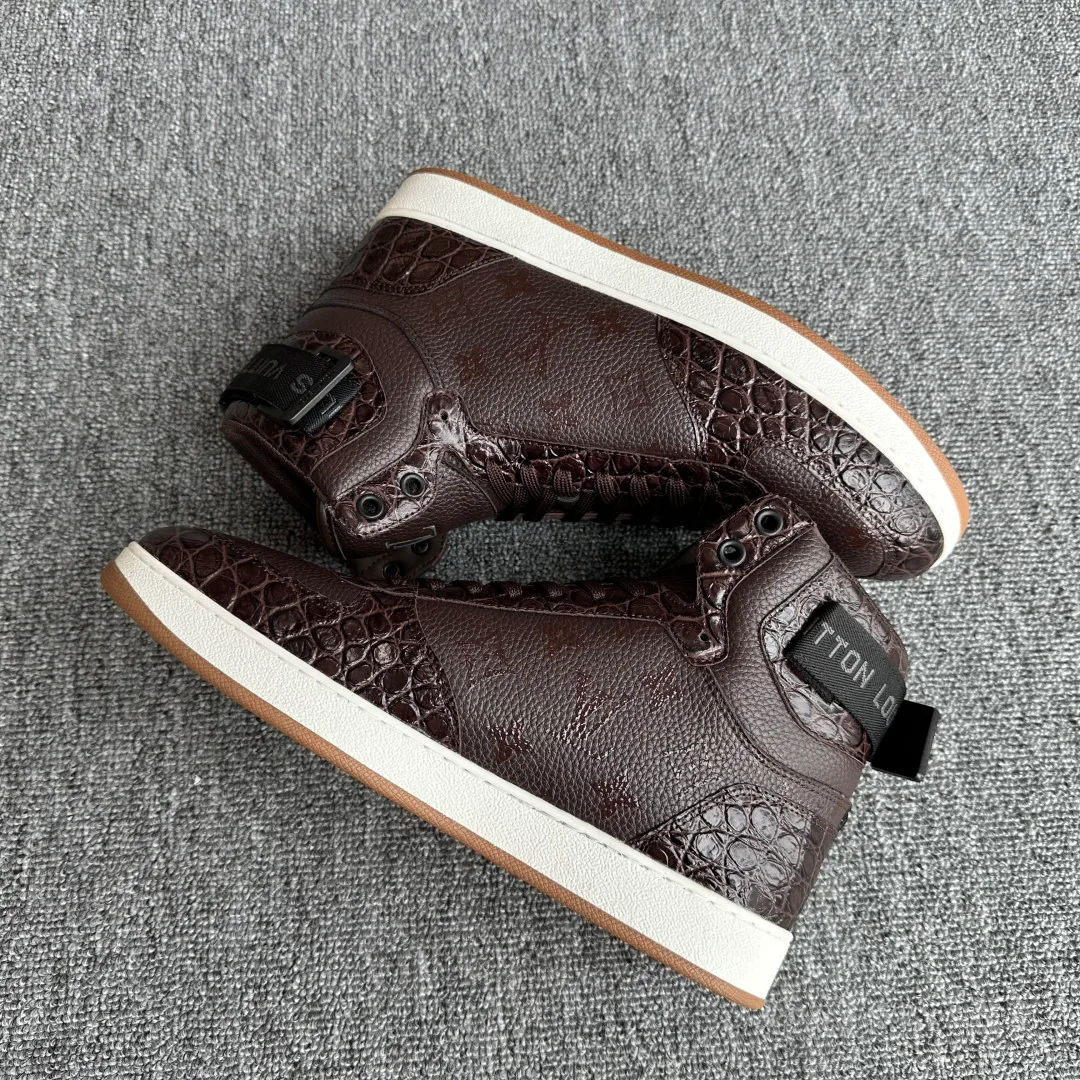 Men's Sneakers LOUIS VUITTON 18445301