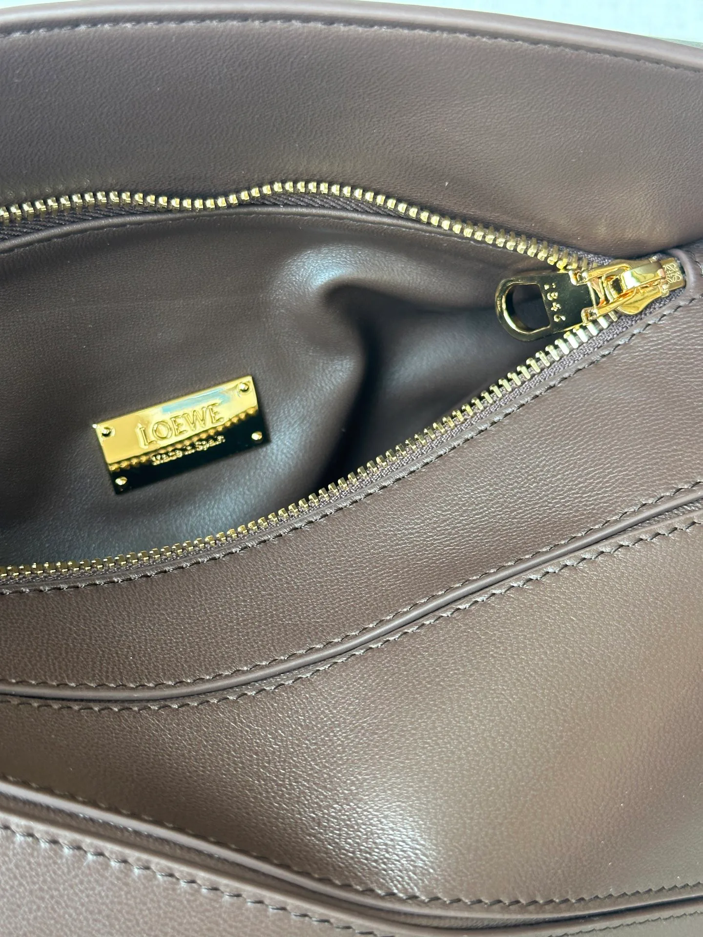 Women's Classic Handbags LOEWE 18434823