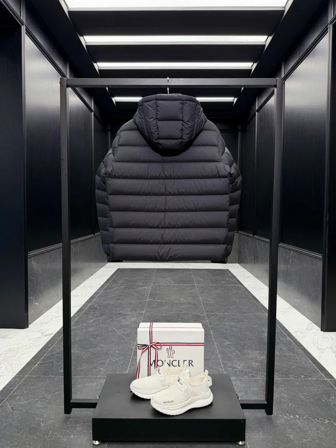 Men's Jackets And Down Jackets MONCLER 18416881