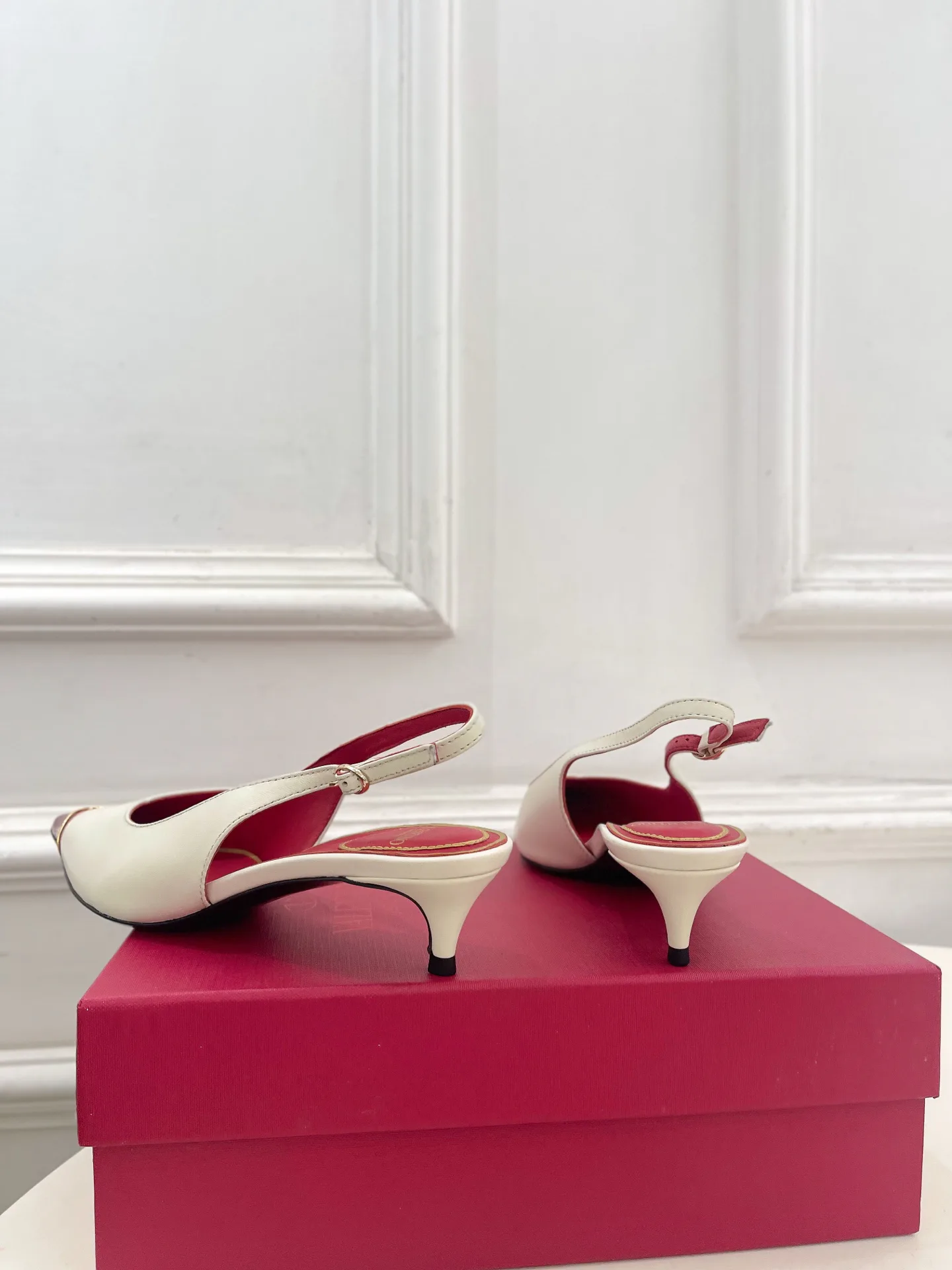Women's Open-Toe Sandals VALENTINO 17482671