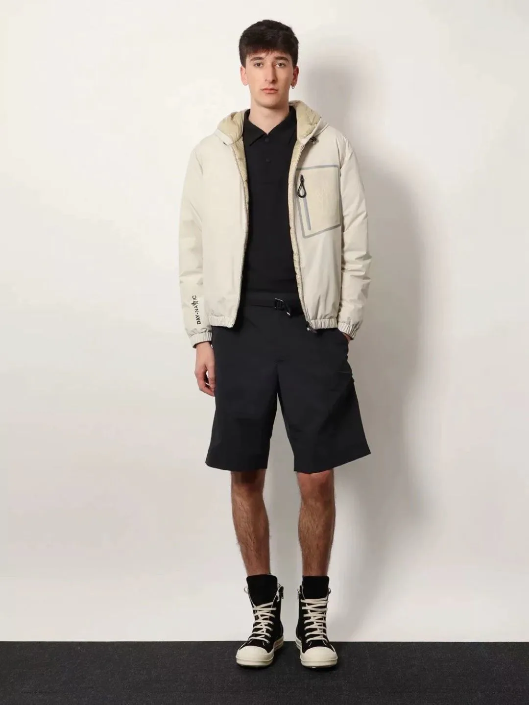 Women's Jackets And Down Jackets MONCLER 18319619