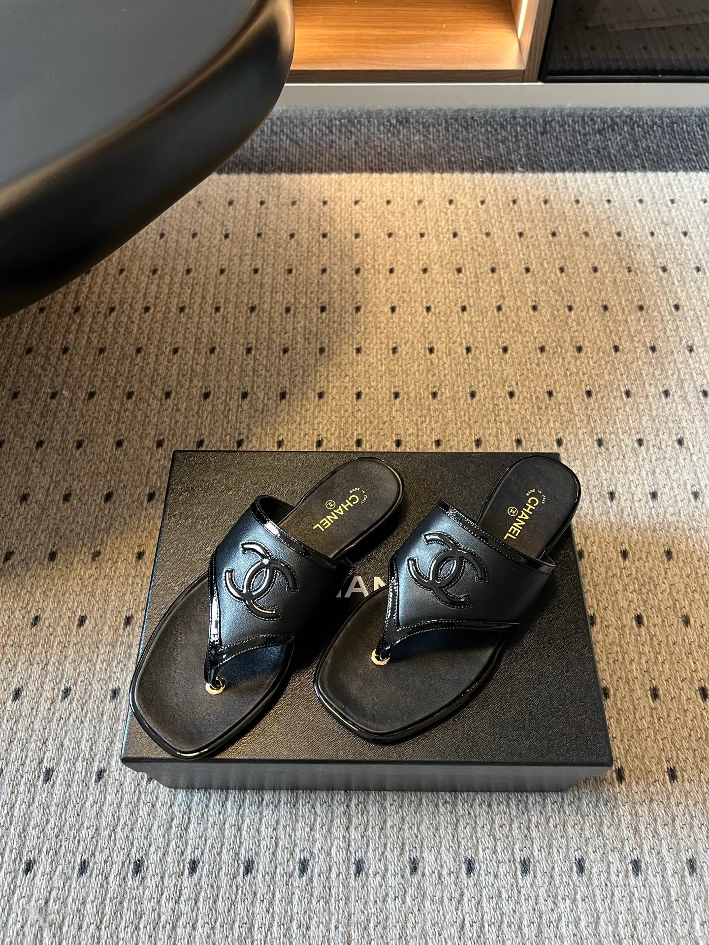 Women's Flip-Flops CHANEL 17844578
