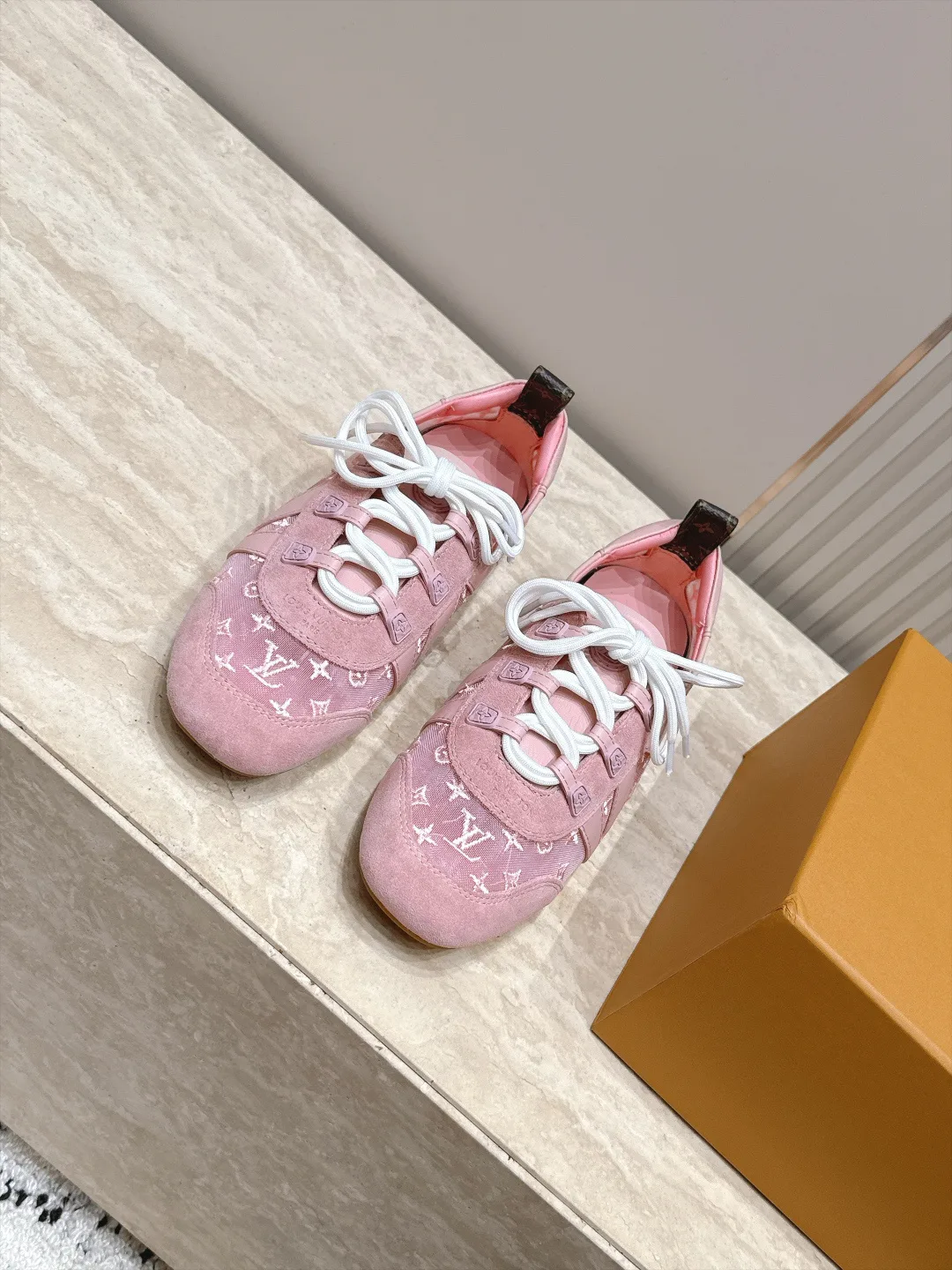 Women's Sneakers LOUIS VUITTON 18091990