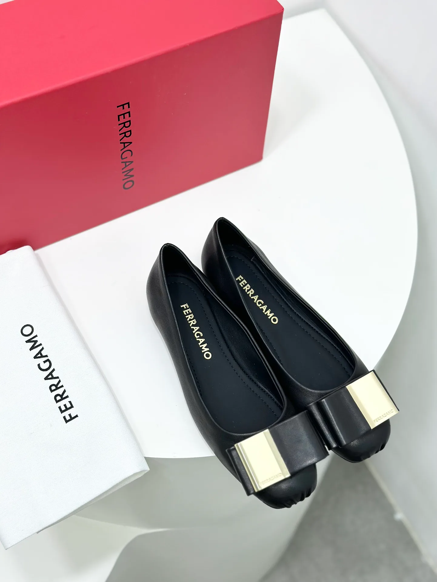 Women's Ballet Flats SALVATORE FERRAGAMO 18531859