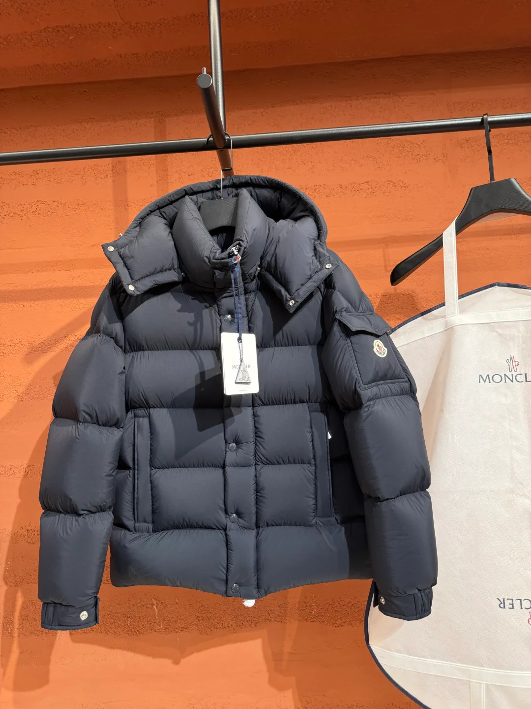 Men's Jackets And Down Jackets MONCLER 18285177