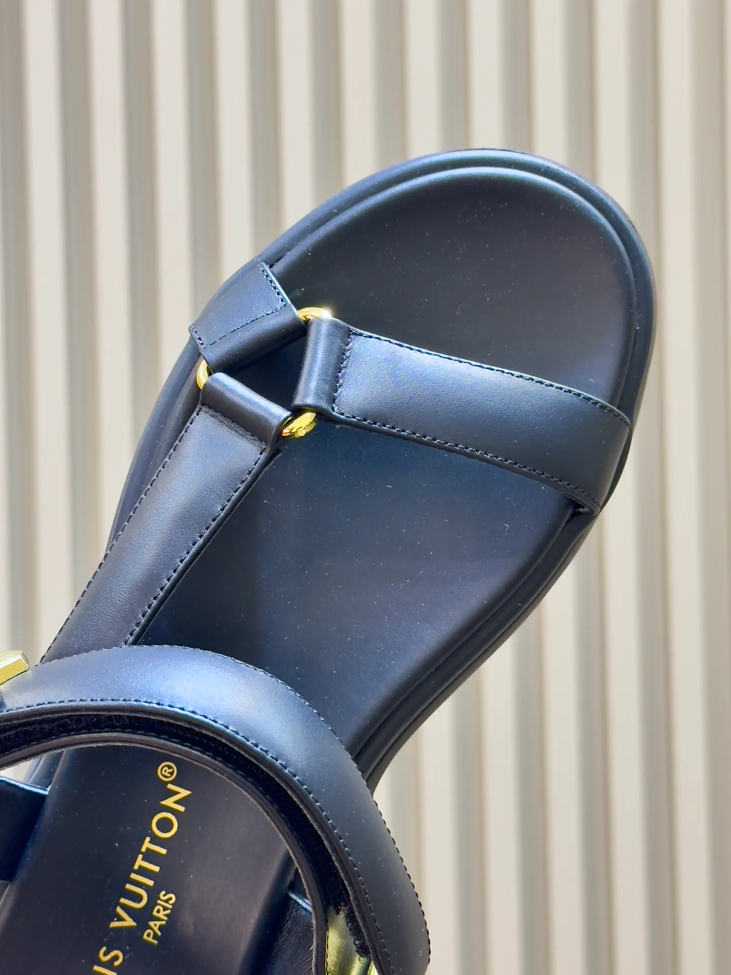 Women's Open-Toe Sandals LOUIS VUITTON 18073537