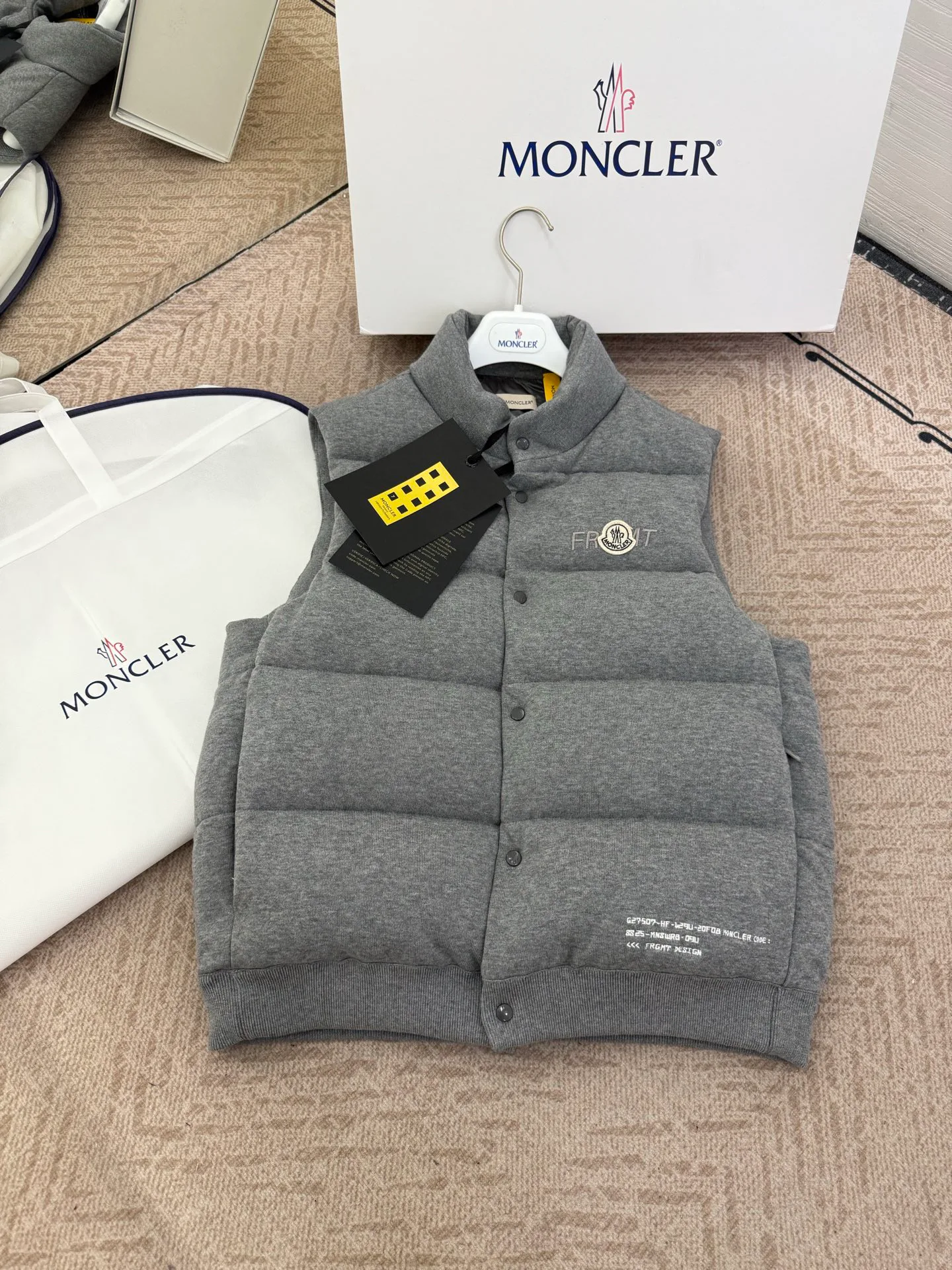 Men's Vests MONCLER 18029852
