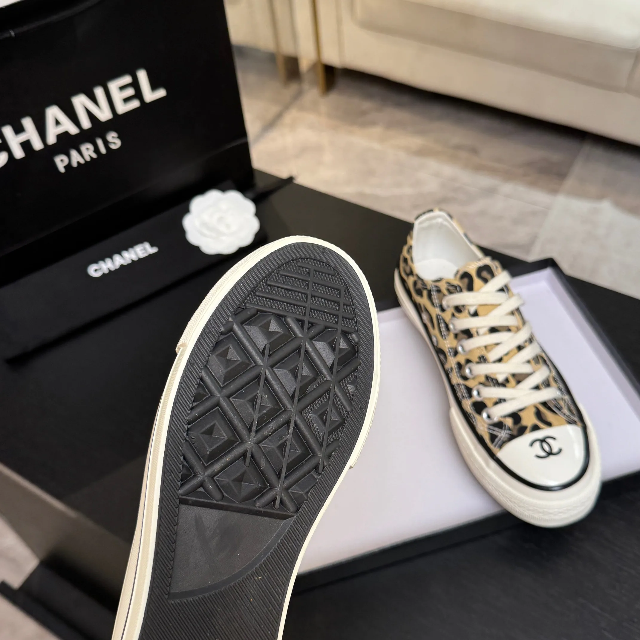 Women's Sneakers CHANEL 18062555