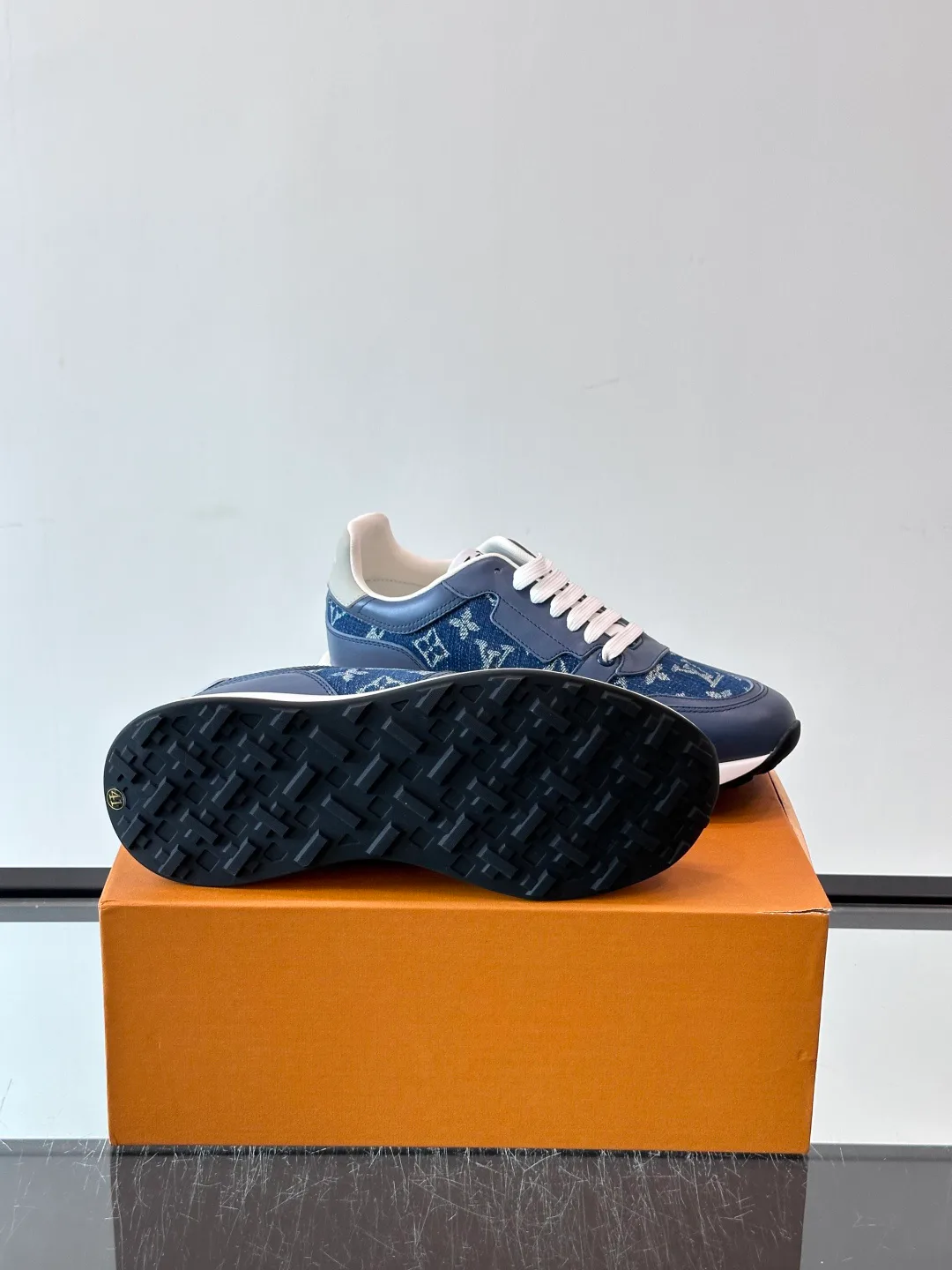 Men's Sneakers LOUIS VUITTON 18400561