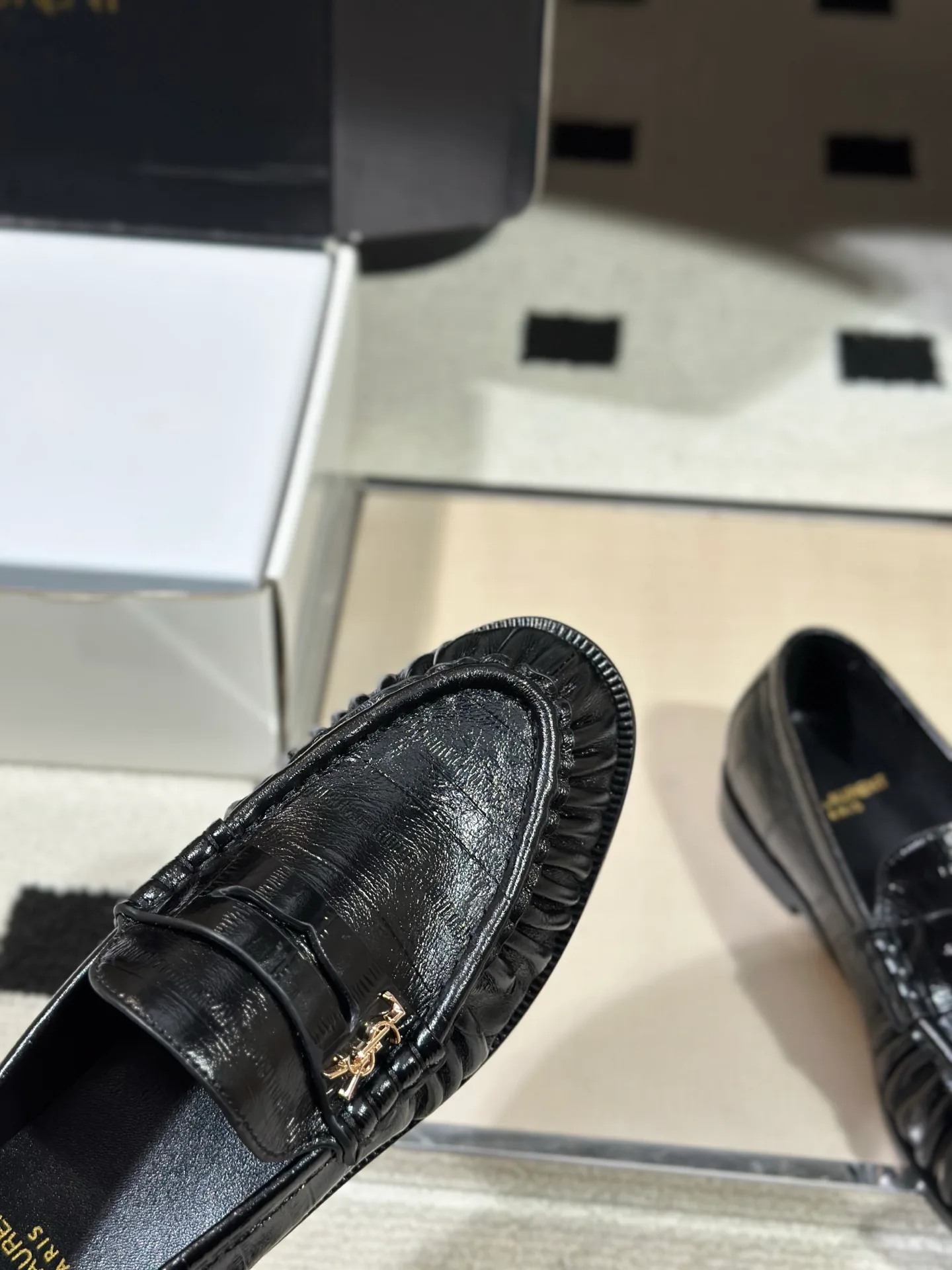 Women's Loafers And Moccasins SAINT LAURENT 18041767