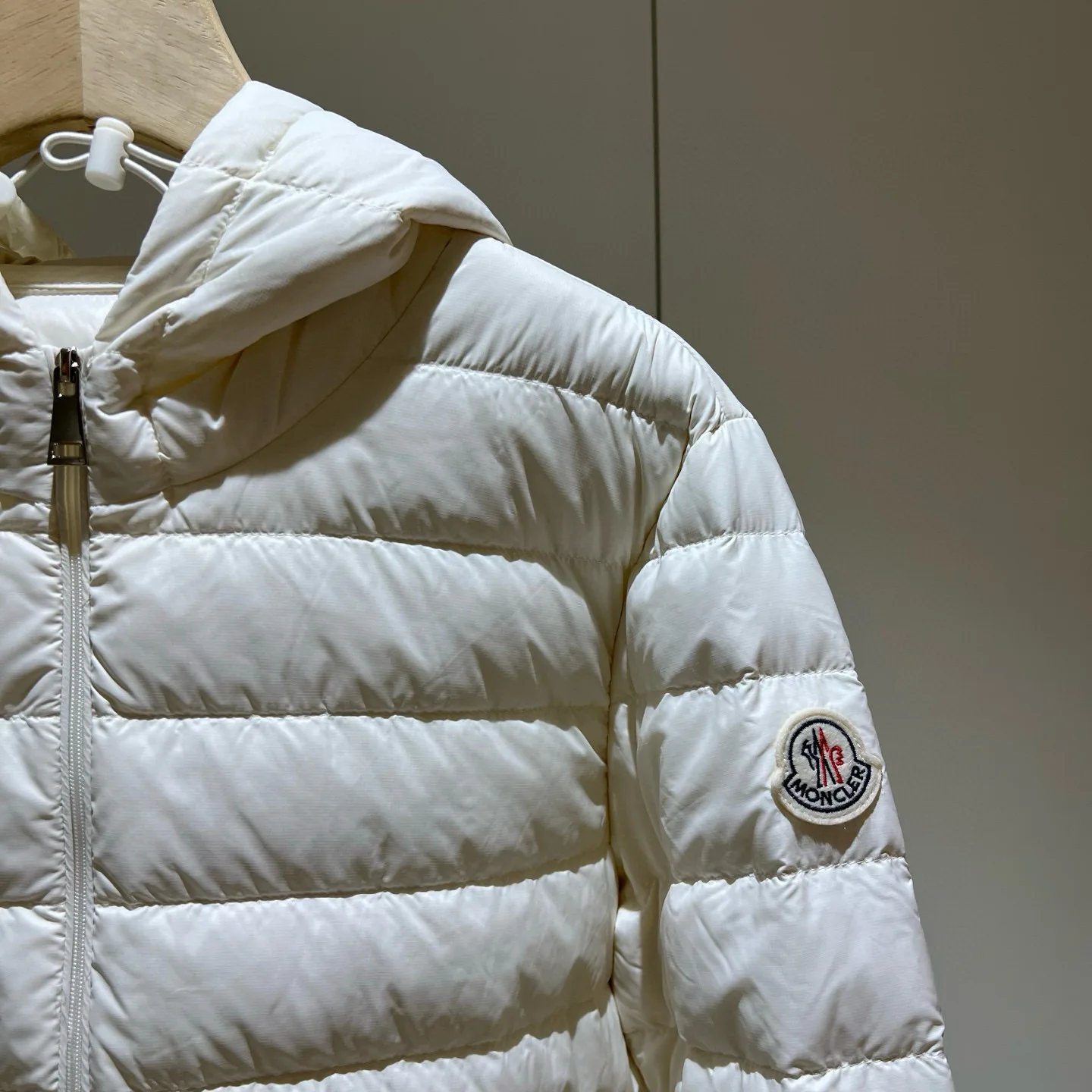 Women's Jackets And Down Jackets MONCLER 18180100
