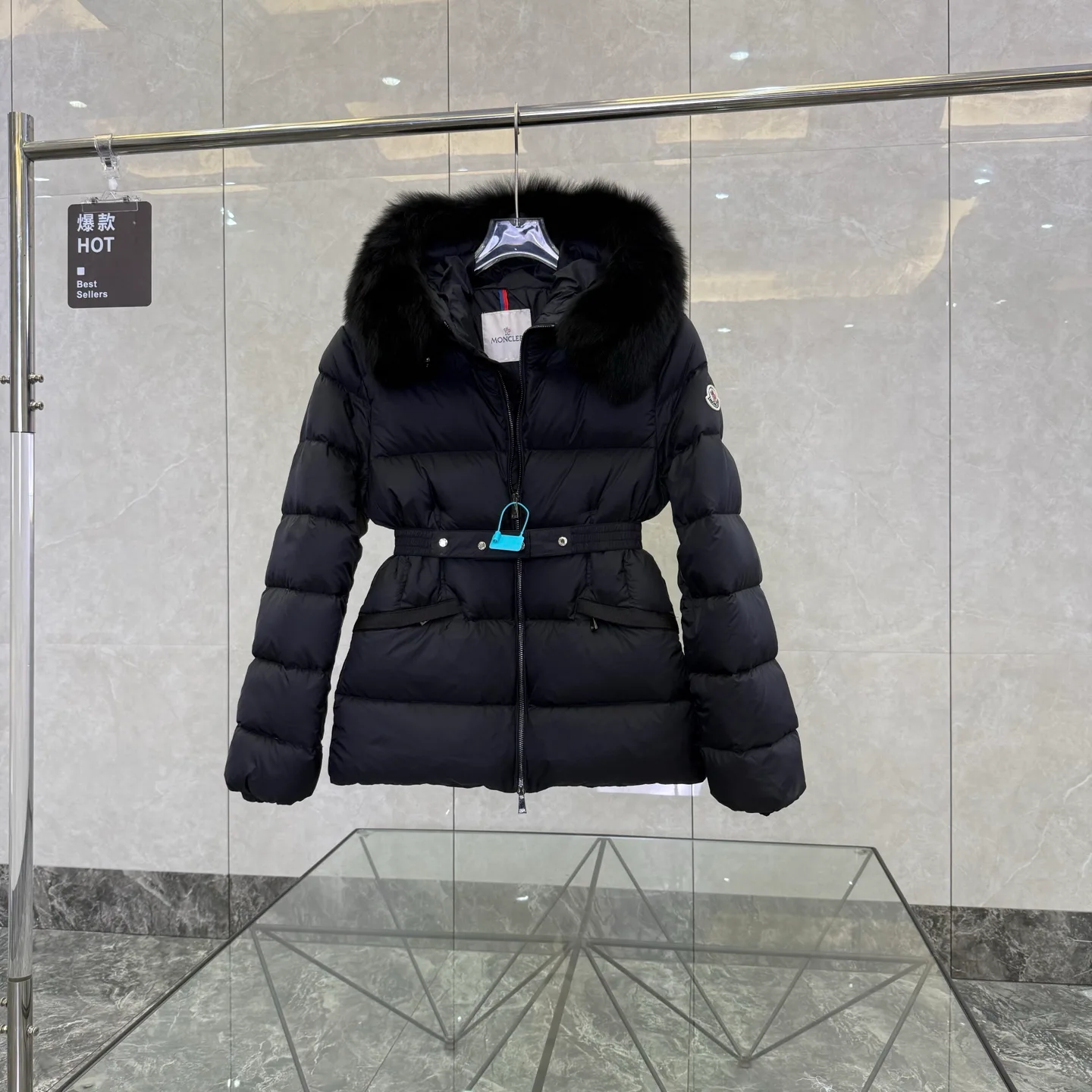 Women's Jackets And Down Jackets MONCLER 17949910