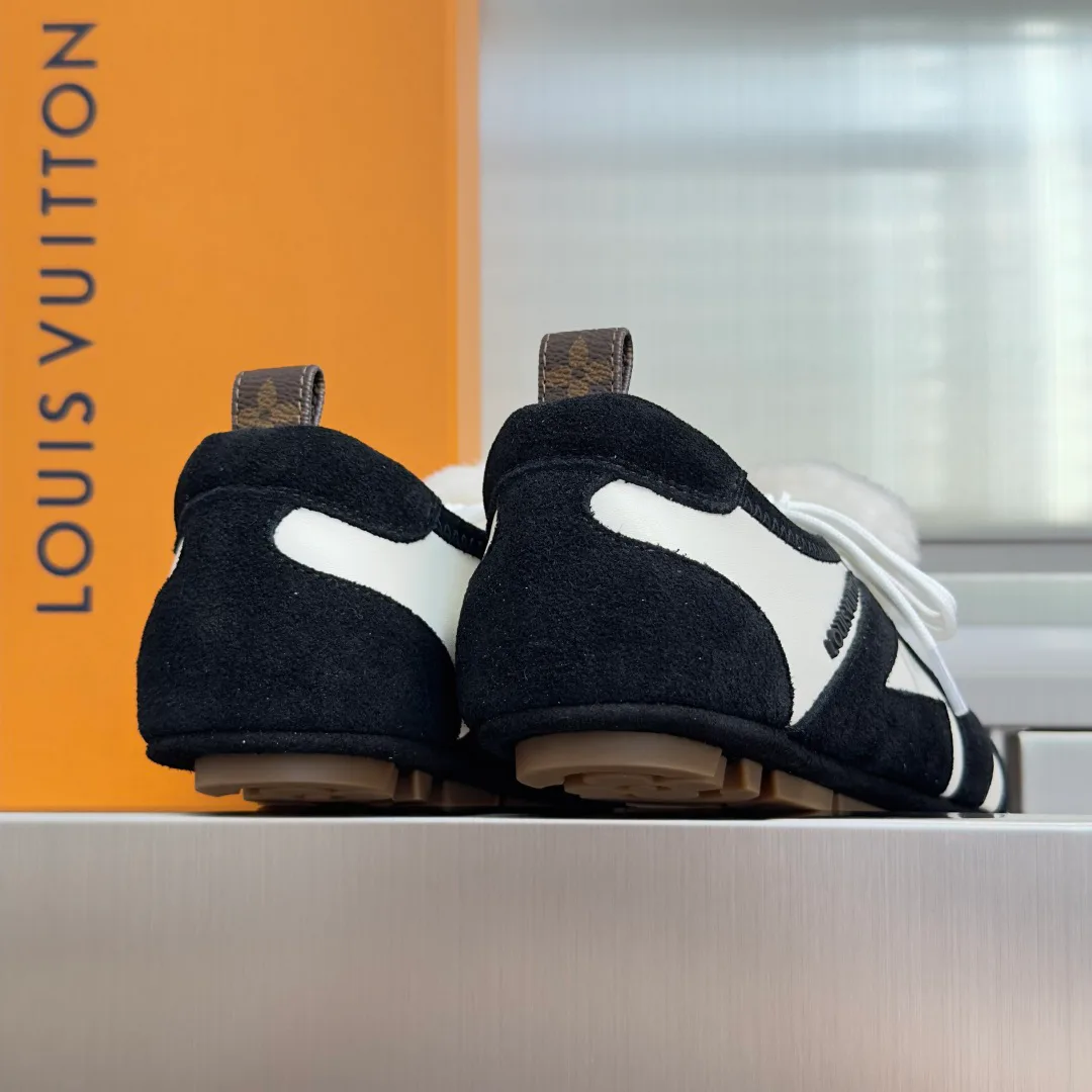 Women's Sneakers LOUIS VUITTON 17415512
