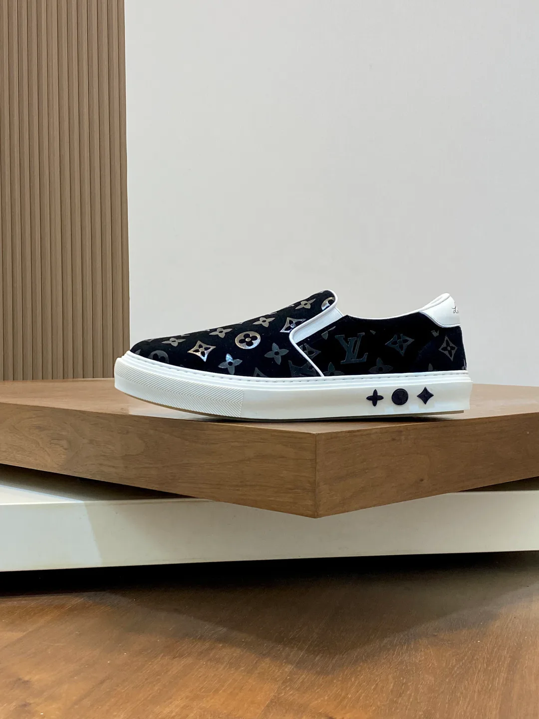 Men's Sneakers LOUIS VUITTON 17934201