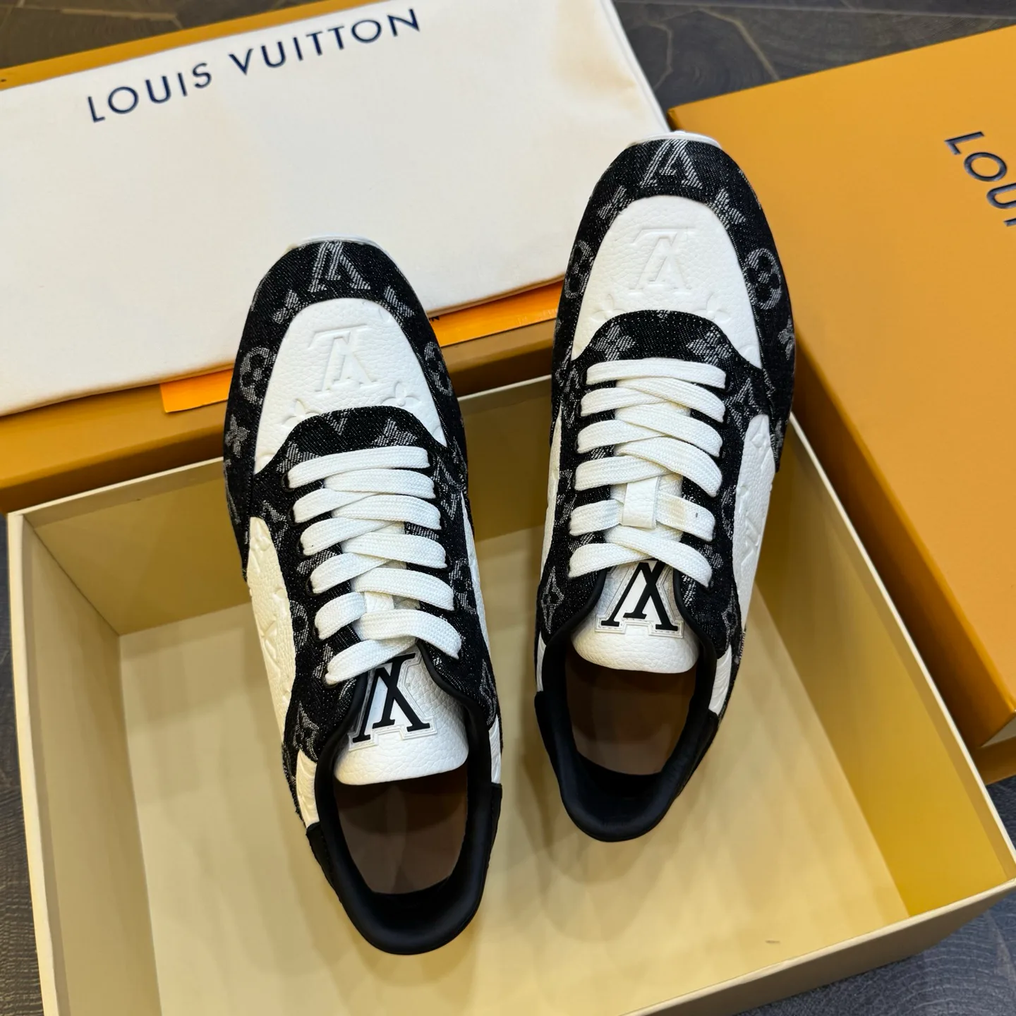 Women's Sneakers LOUIS VUITTON 17429011