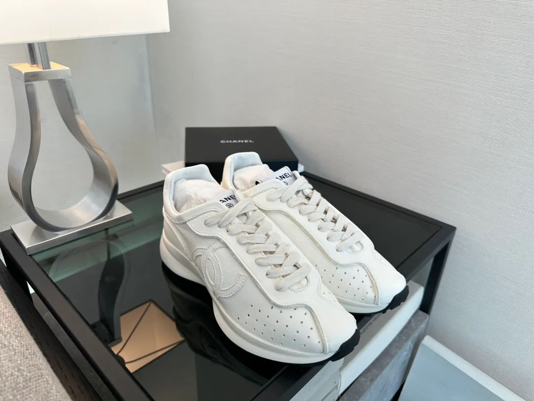 Women's Sneakers CHANEL 18450627