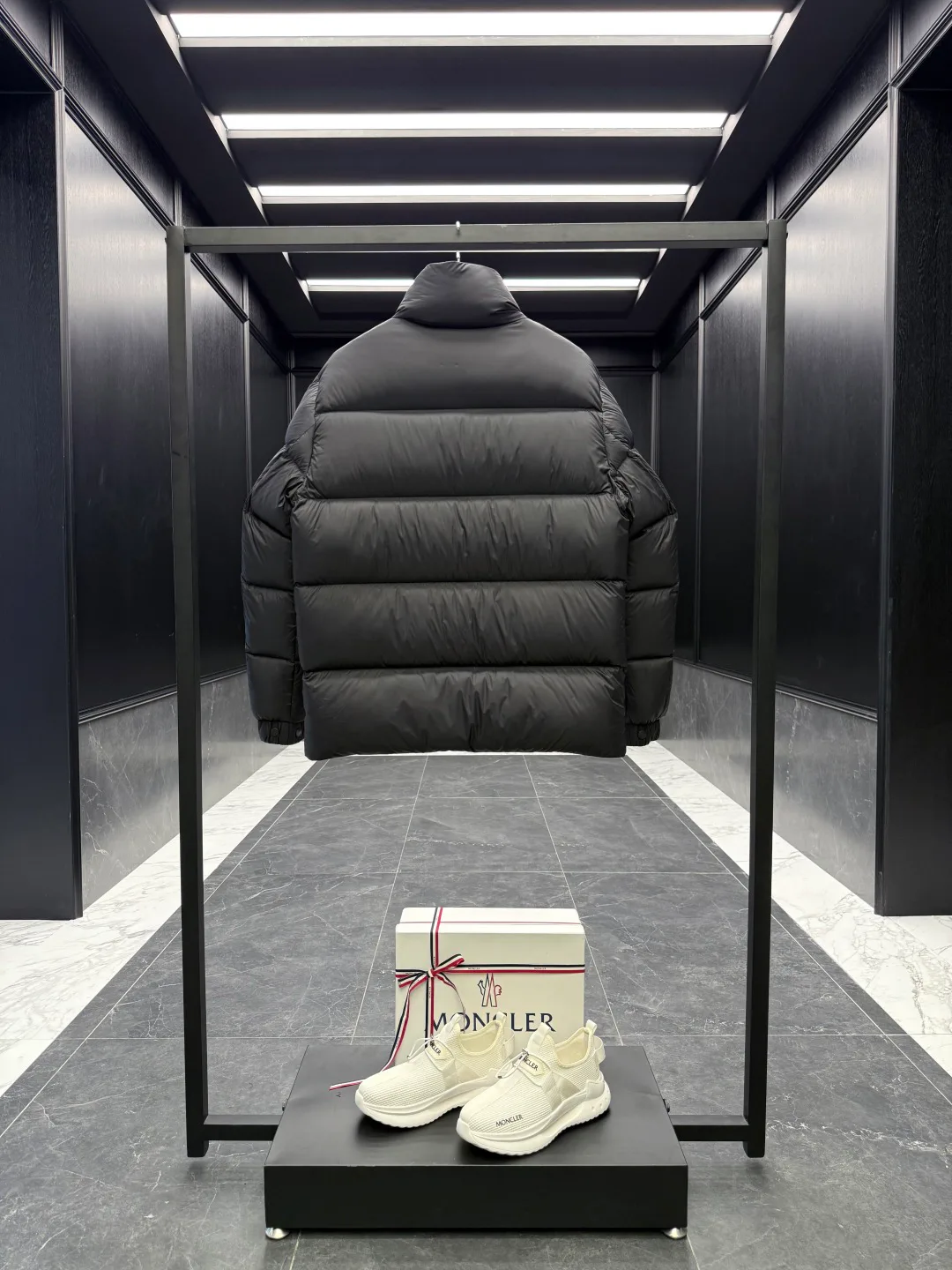 Men's Jackets And Down Jackets MONCLER 17918146