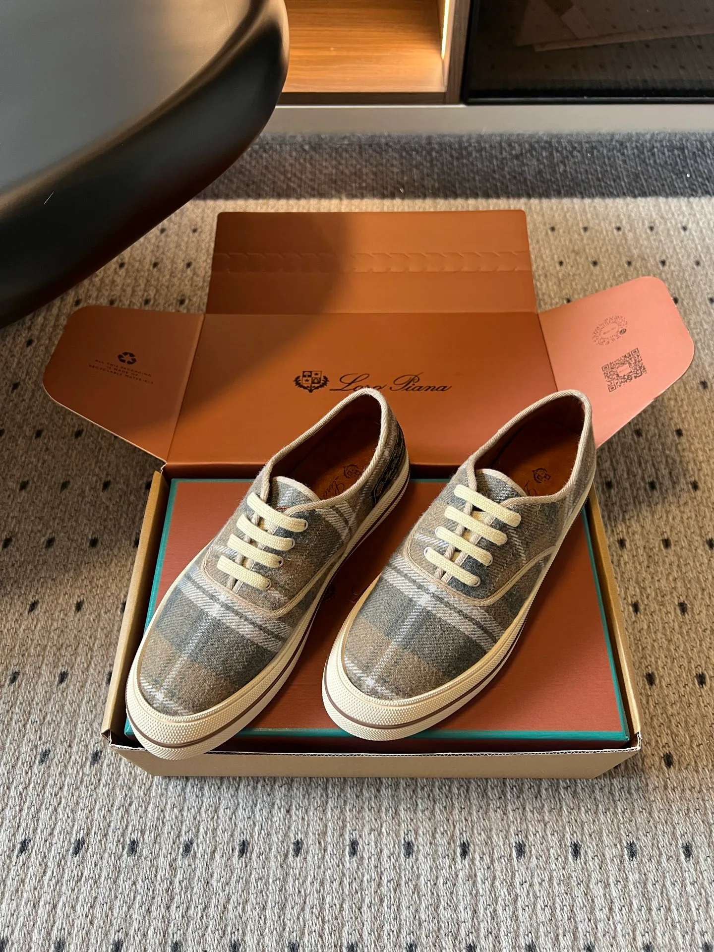 Women's Sneakers LORO PIANA 17942682