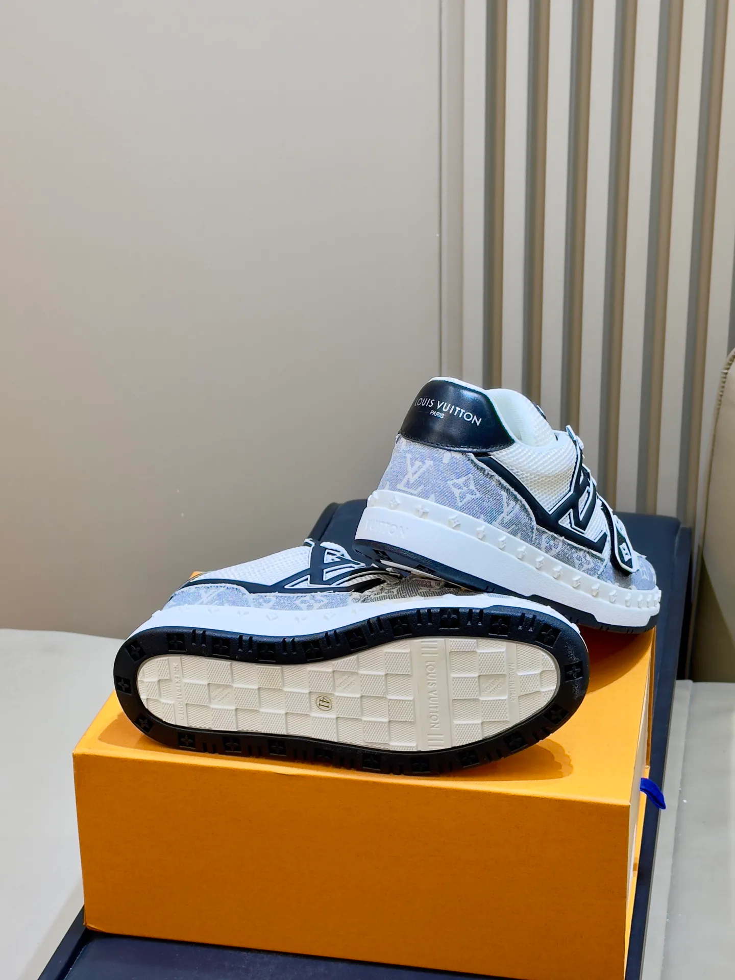 Men's Sneakers LOUIS VUITTON 18073549