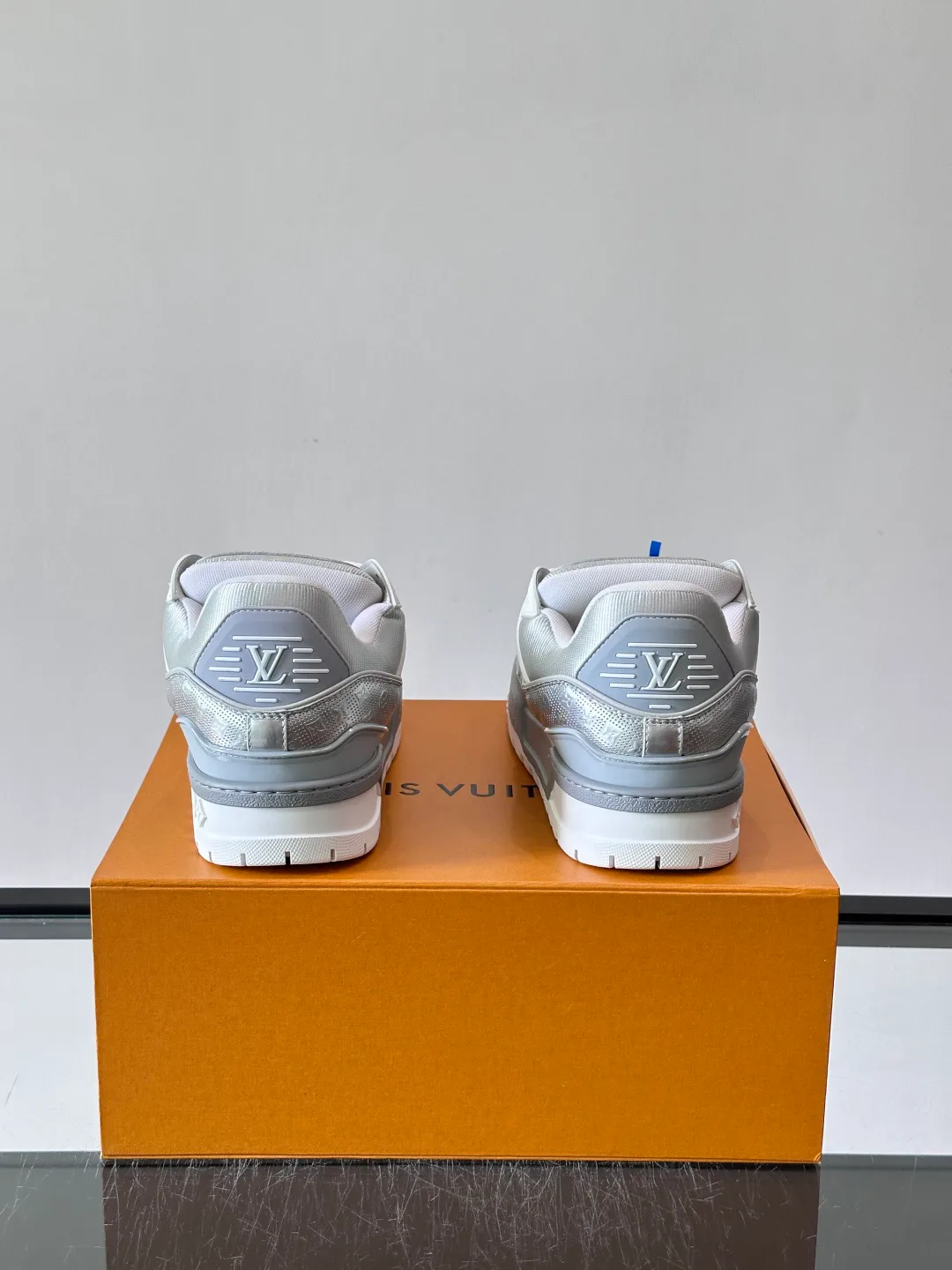 Women's Sneakers LOUIS VUITTON 17869462