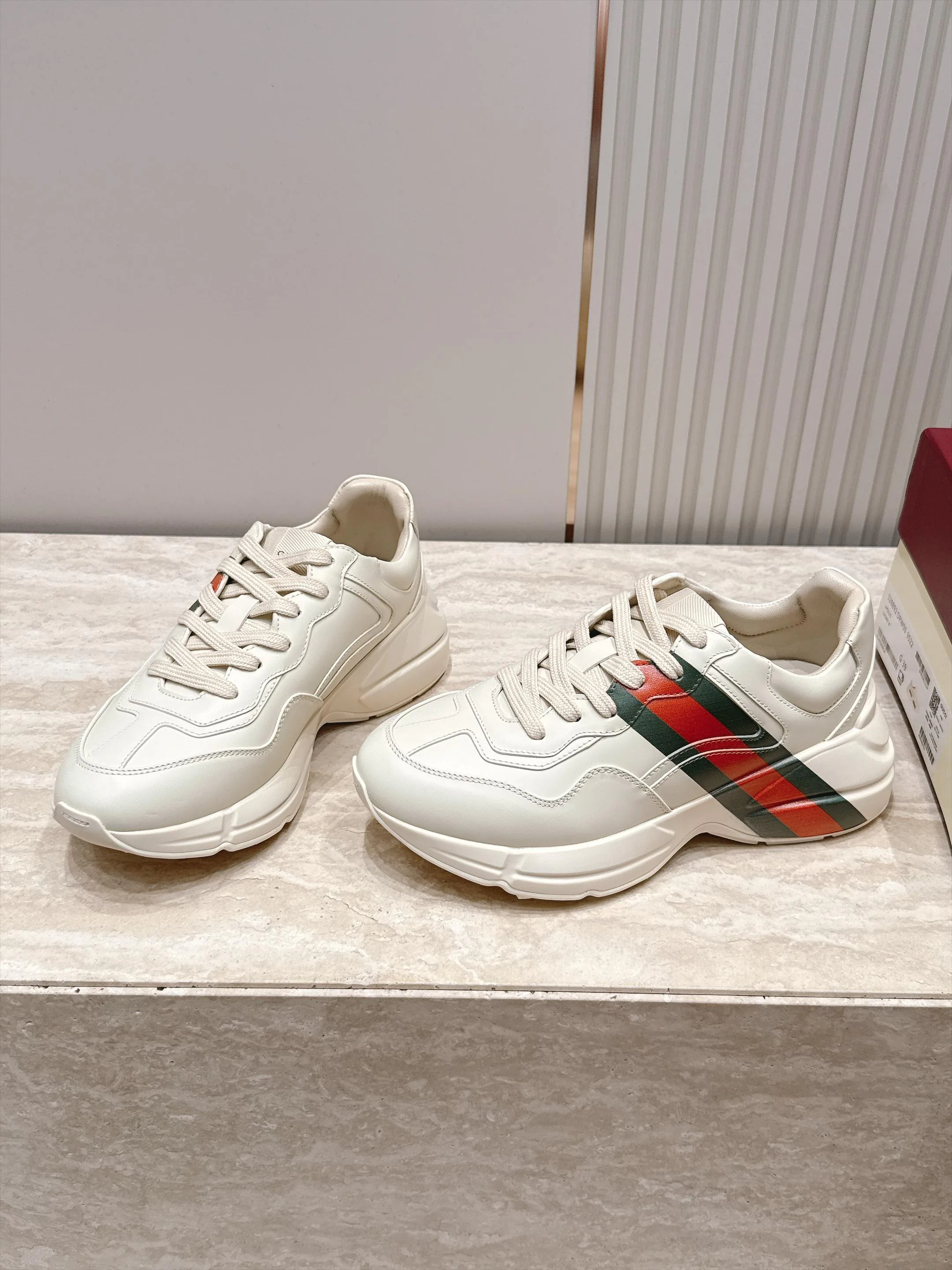 Women's Sneakers GUCCI 17876603