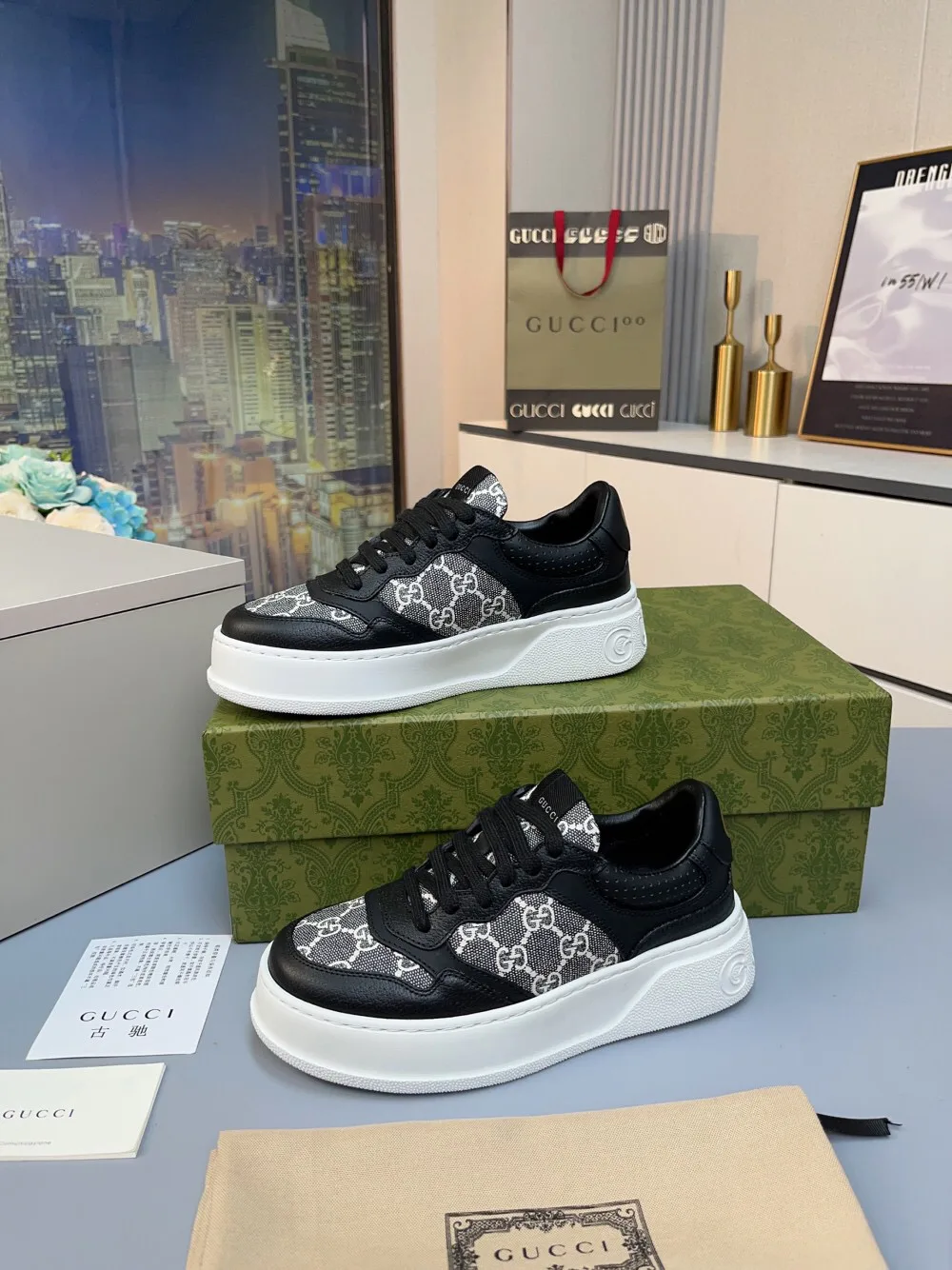 Women's Sneakers GUCCI 18369632