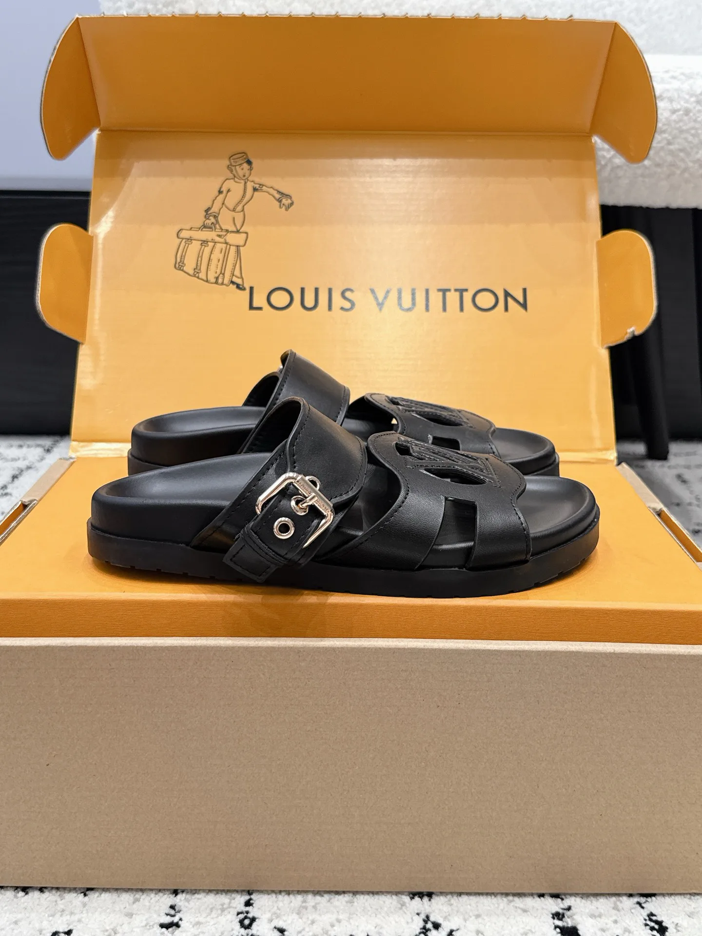 Women's Flip-Flops LOUIS VUITTON 17522798