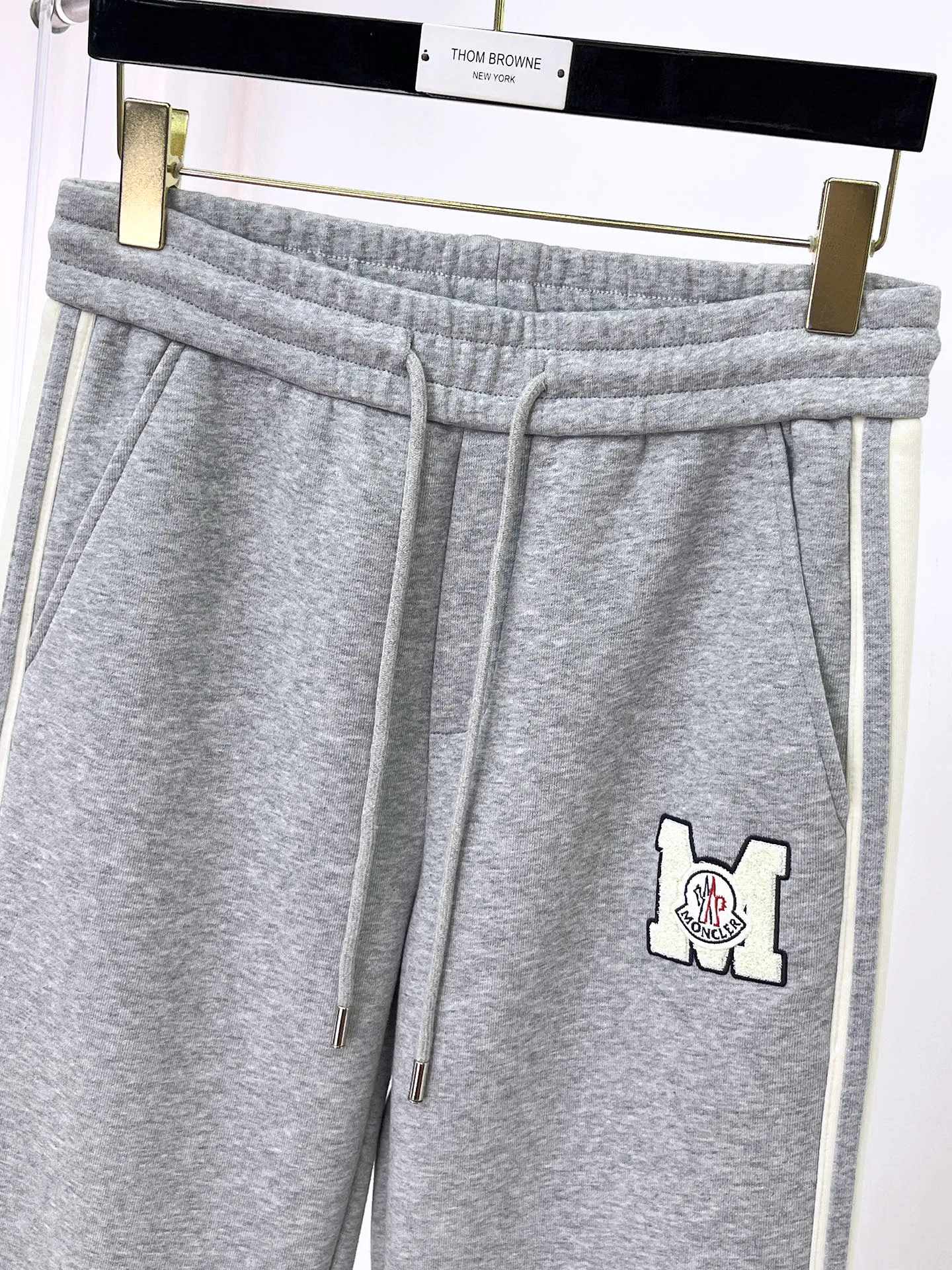 Men's Trousers MONCLER 18399416