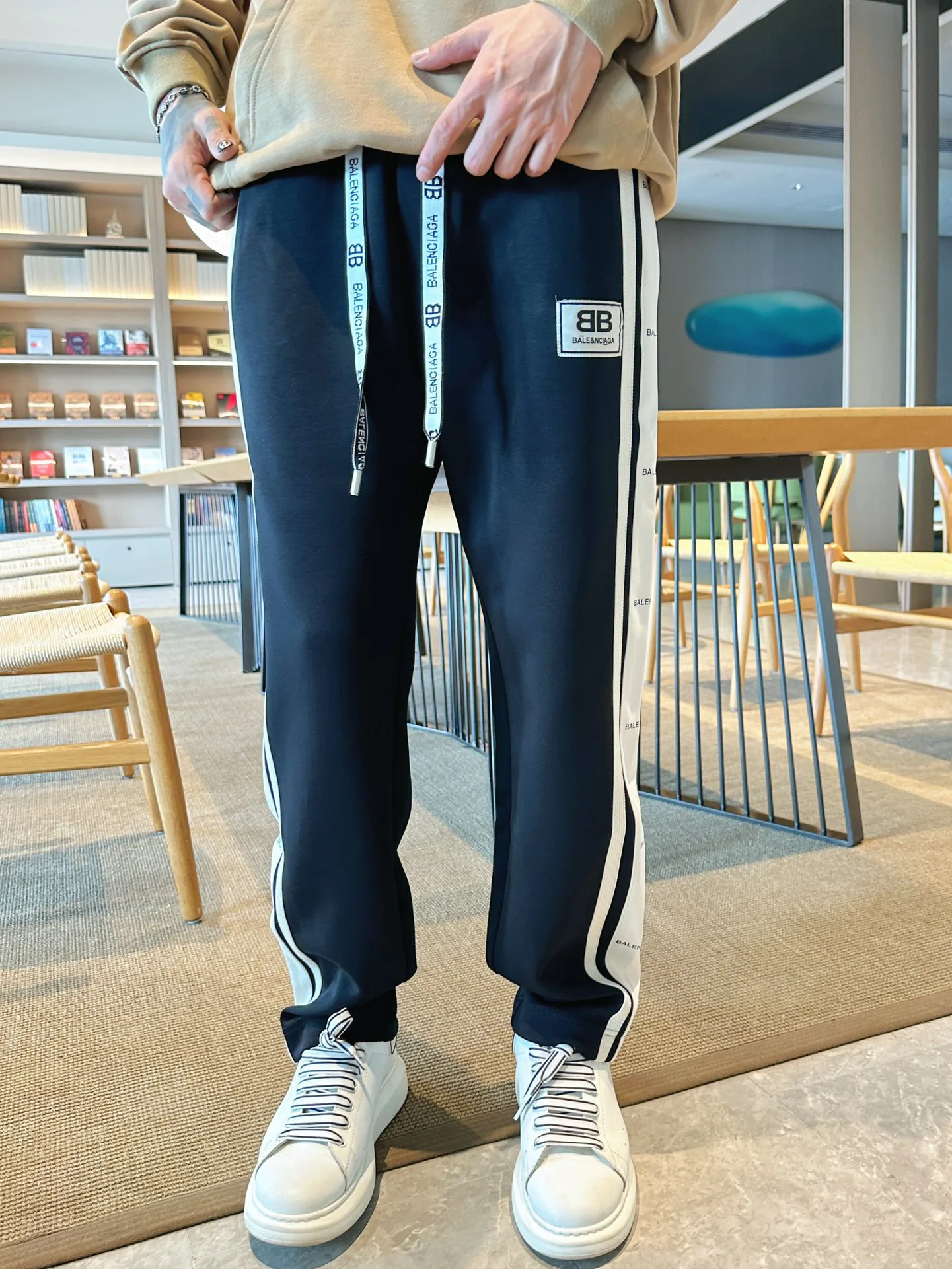 Men's Trousers BALENCIAGA 18345764