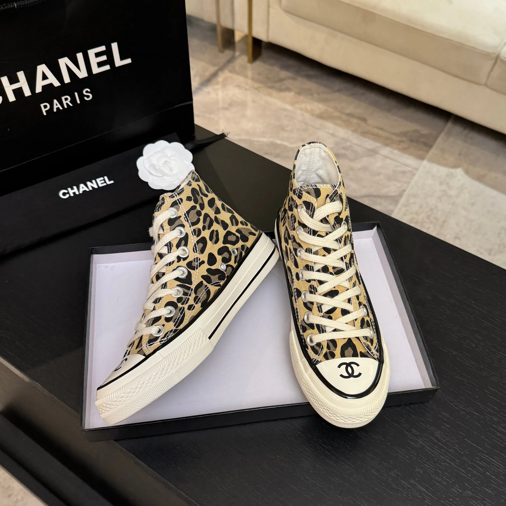 Women's Sneakers CHANEL 18062553