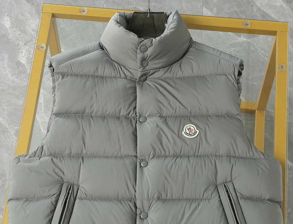 Men's Vests MONCLER 18345547