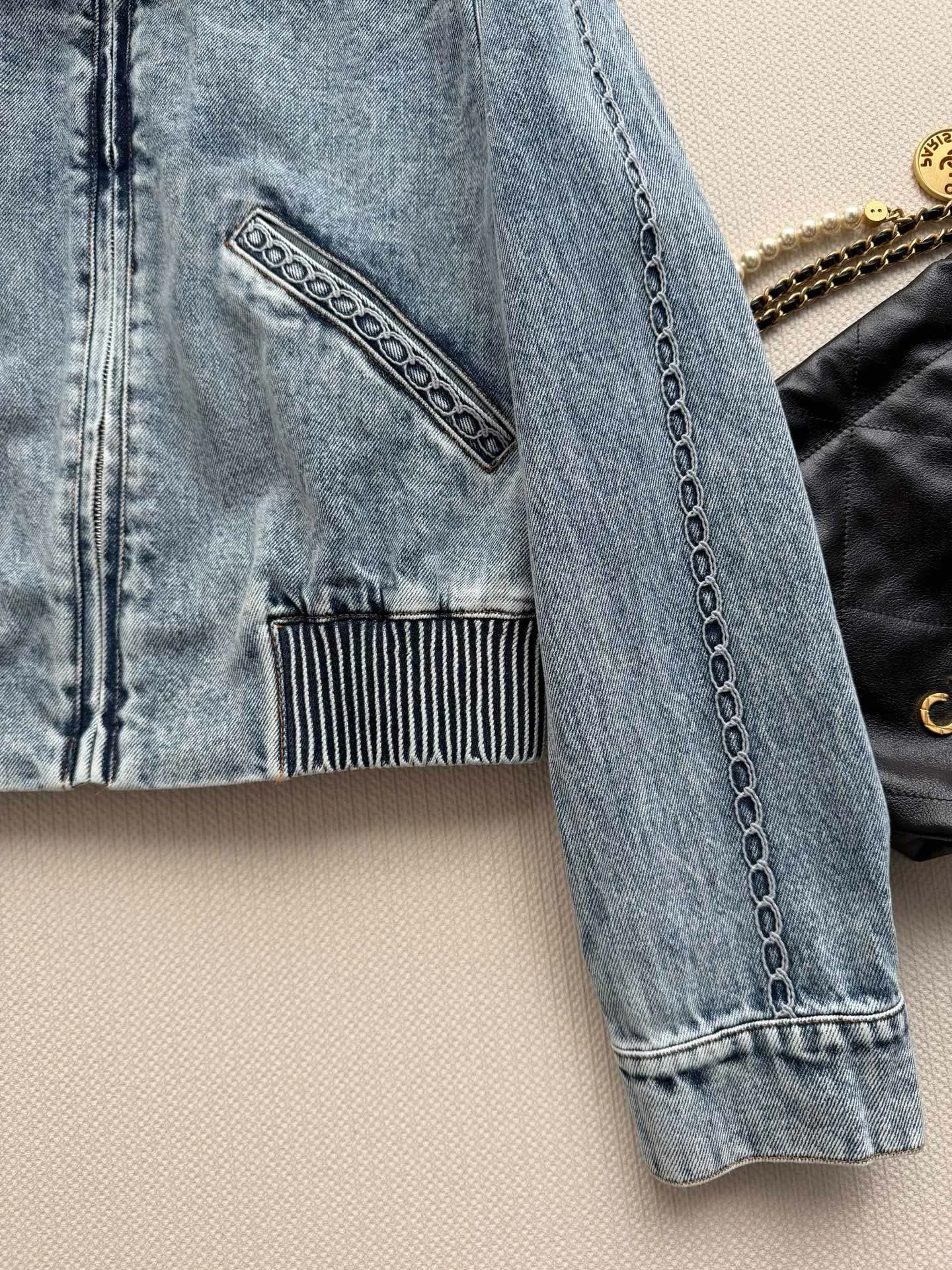 Women's Jackets And Down Jackets CHANEL 17129391