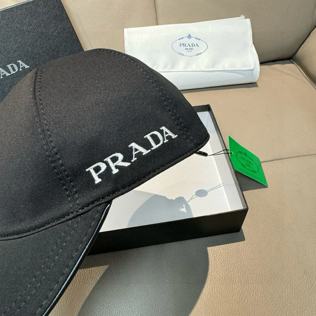 Hats PRADA 17515248