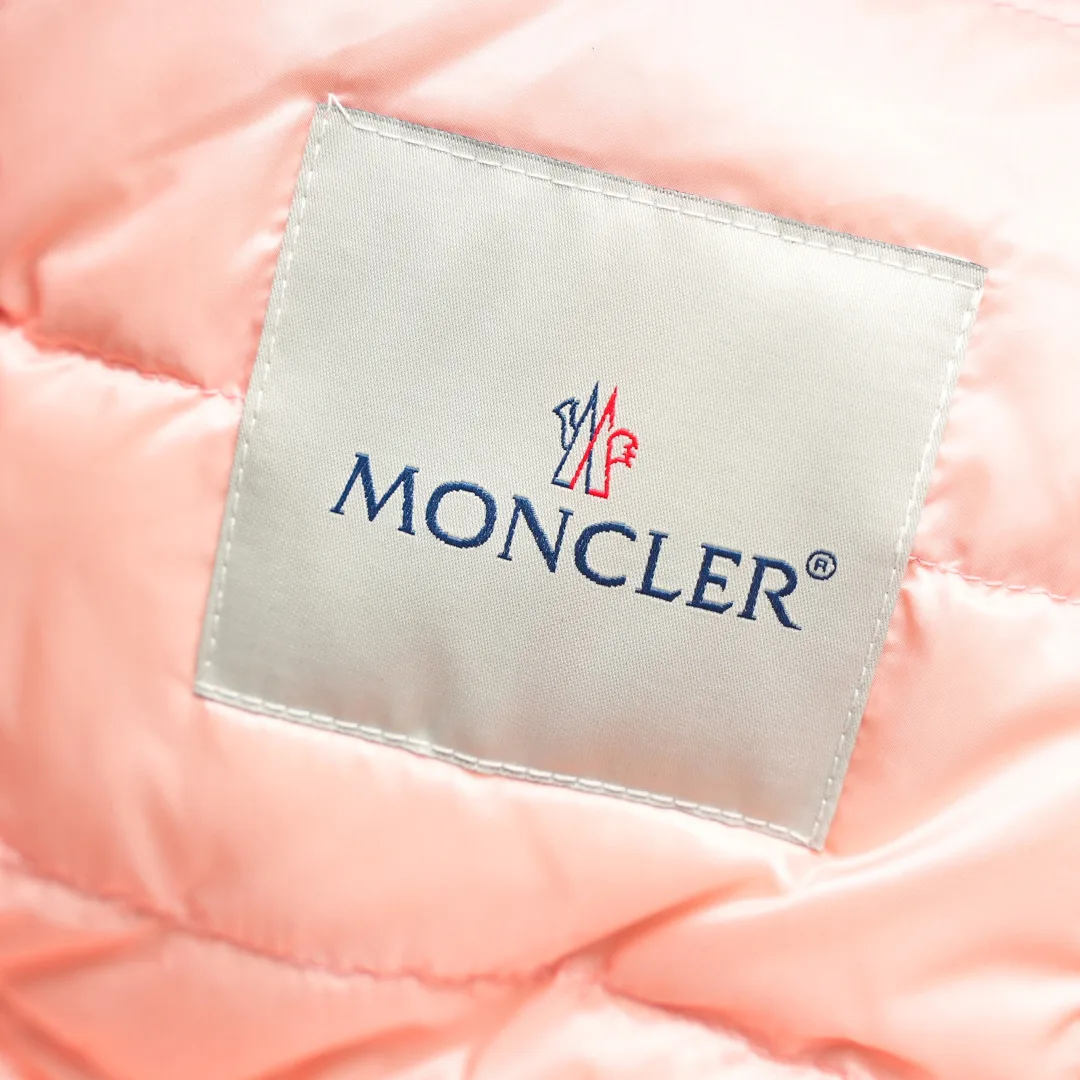 Women's Jackets And Down Jackets MONCLER 18455985