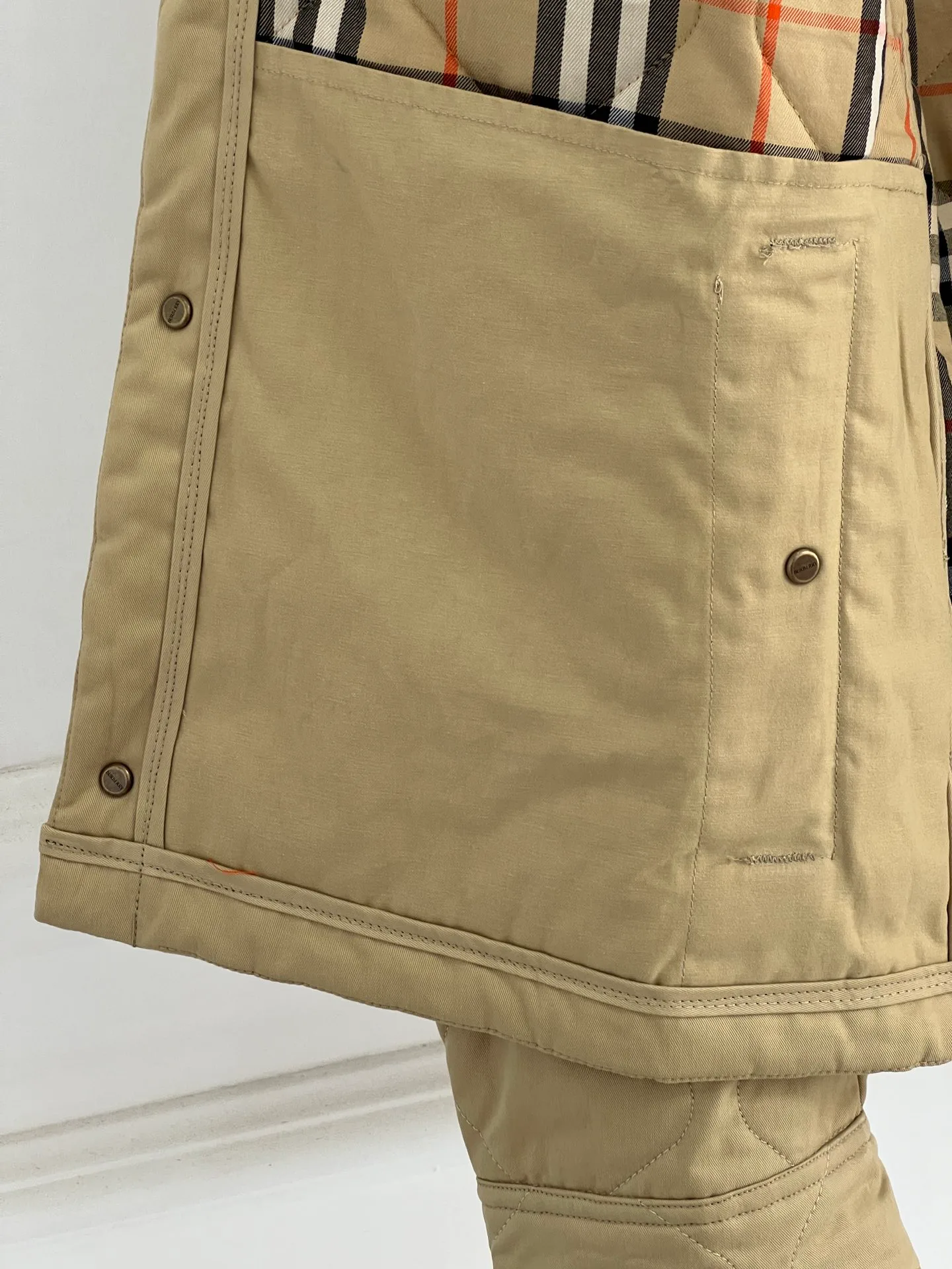 Women's Jackets And Down Jackets BURBERRY 18415745