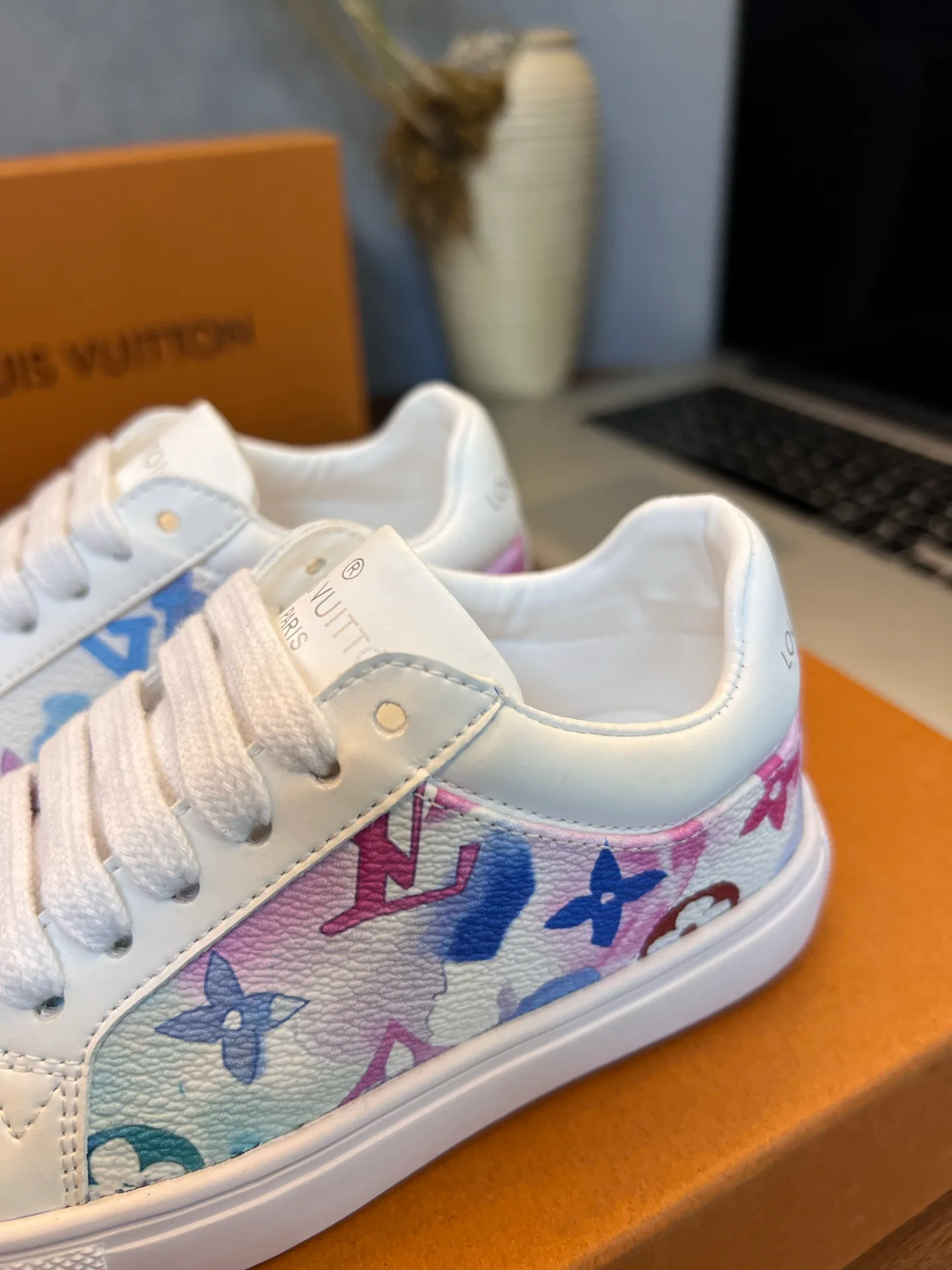 Women's Sneakers LOUIS VUITTON 18077544