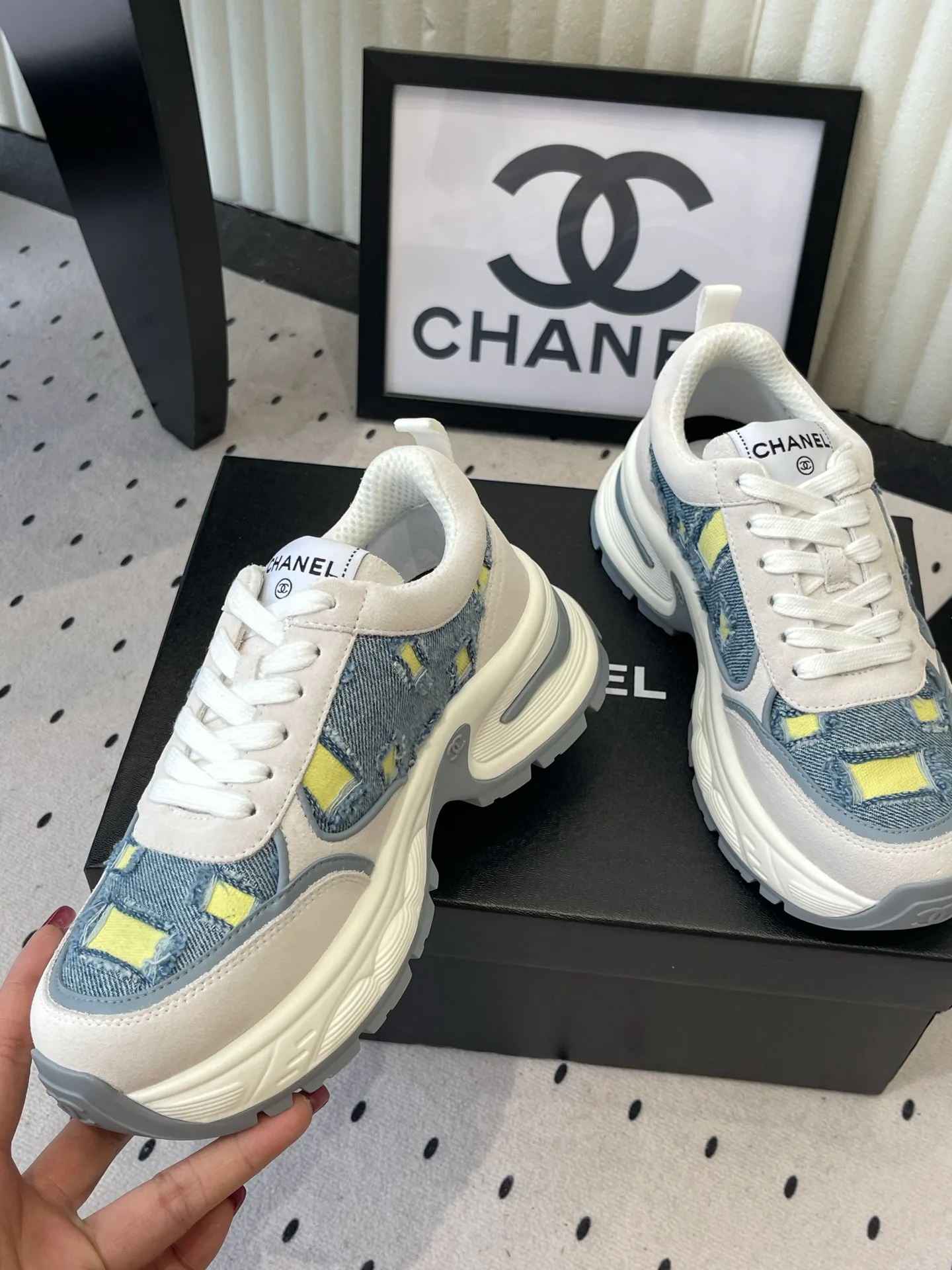 Women's Sneakers CHANEL 17769664
