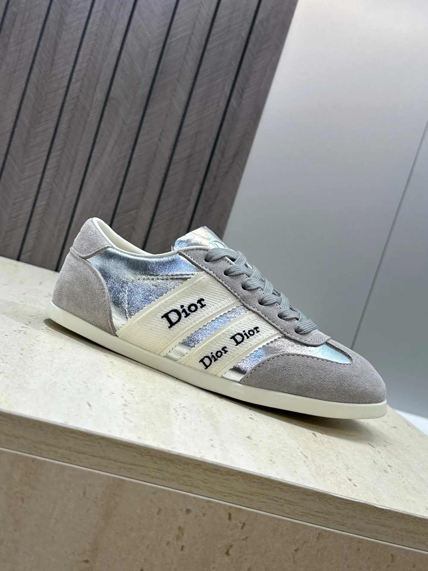 Women's Sneakers CHRISTIAN DIOR 17612350