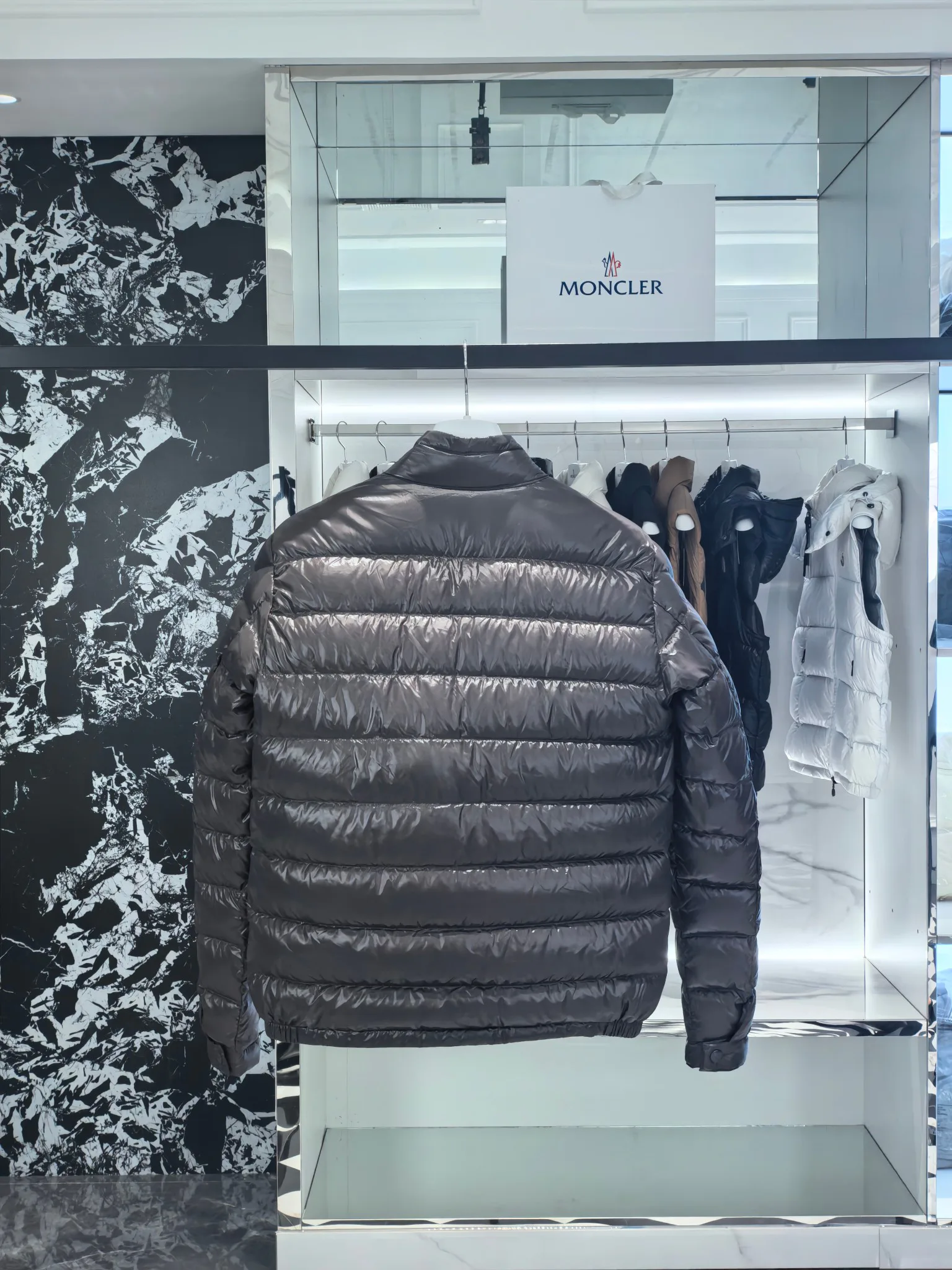 Куртки И Пуховики Мужские Moncler 18683755