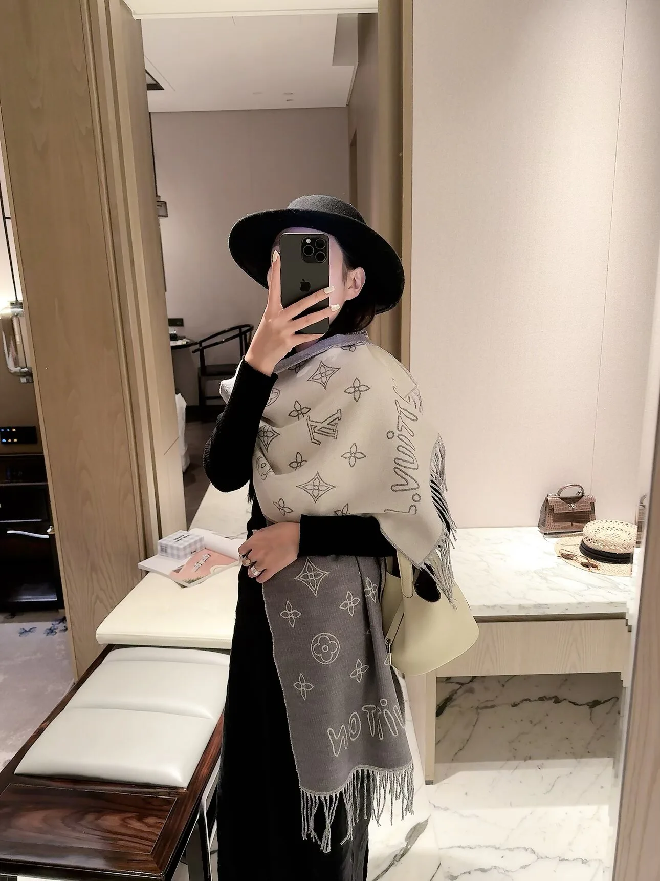 Scarves LOUIS VUITTON 18377557