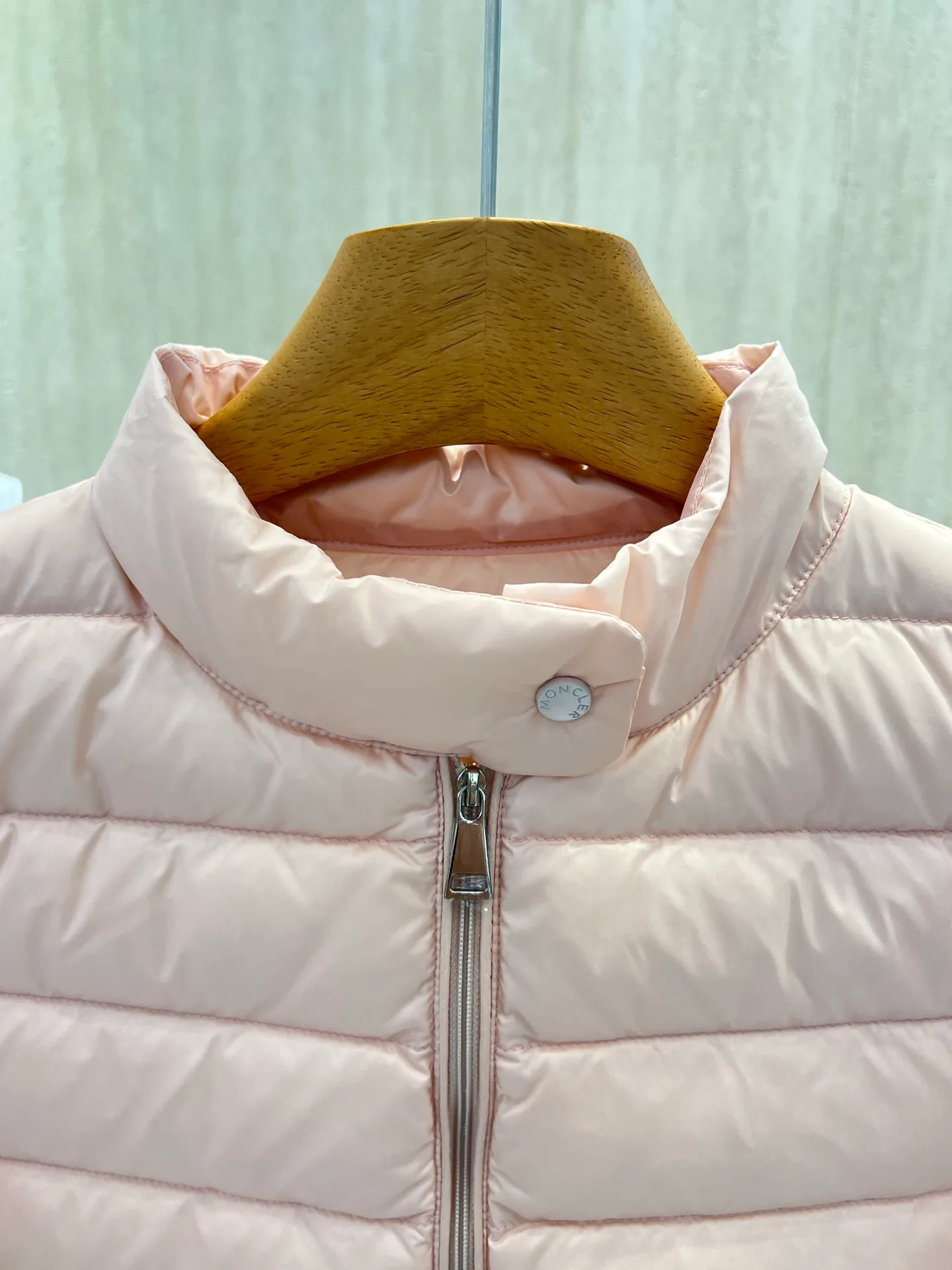 Women's Jackets And Down Jackets MONCLER 18212689